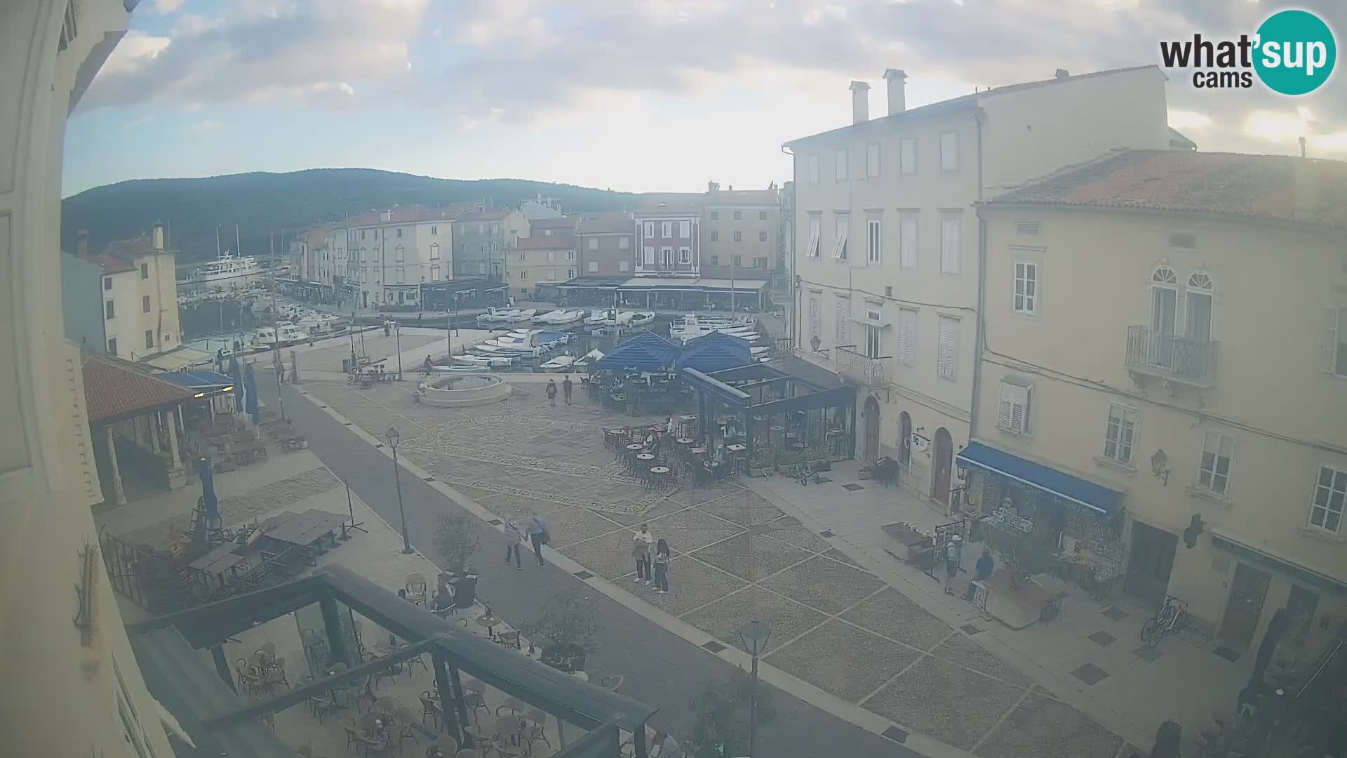 LIVE cam Cres città – piazza principale e “mandrač” – isola di Cherso – Croazia