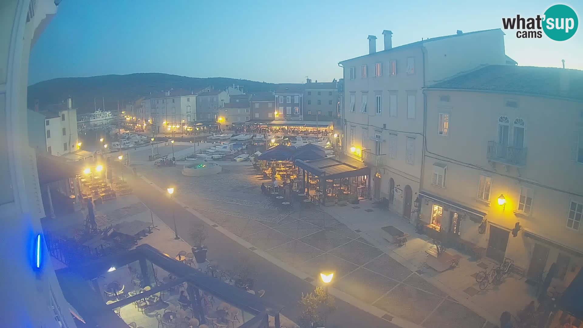 LIVE cam Cres Stadt – Hauptplatz und “mandrač” – Cres Insel – Kroatien