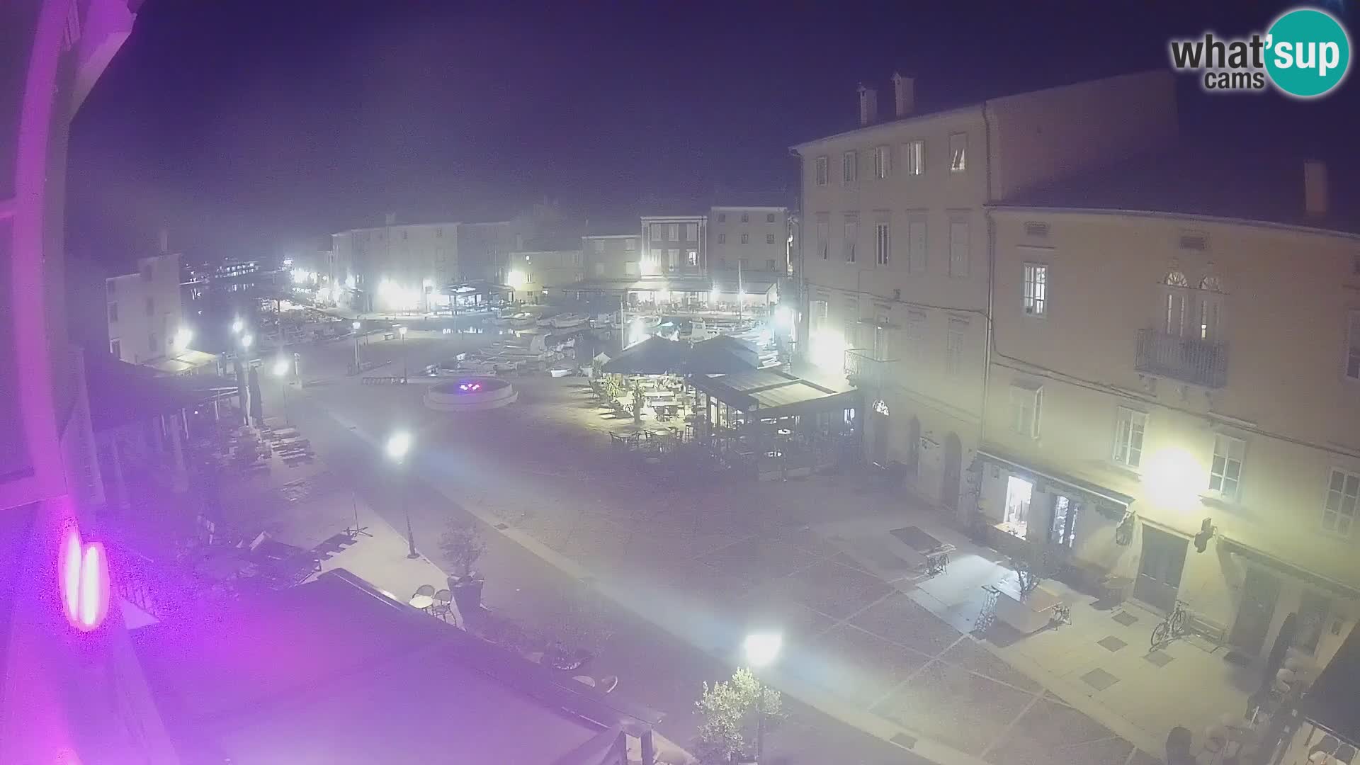 Kamera v ŽIVO Cres mesto – glavni trg in “mandrač” – otok Cres – Hrvaška