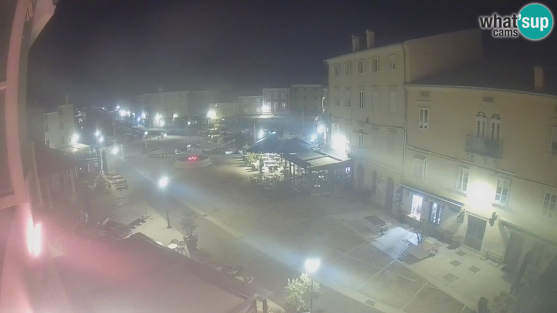 Cámara en vivo ciudad de Cres – plaza principal y “mandrač” – isla de Cres – Croacia