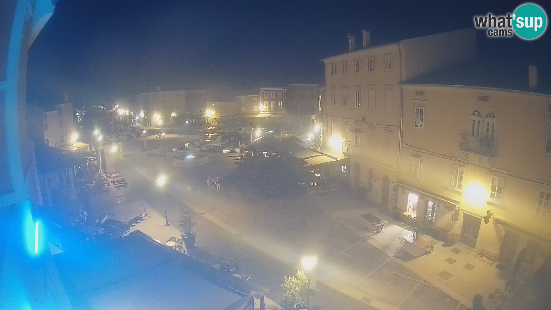 Web kamera Grad Cres – glavni trg i “mandrač” – otok Cres