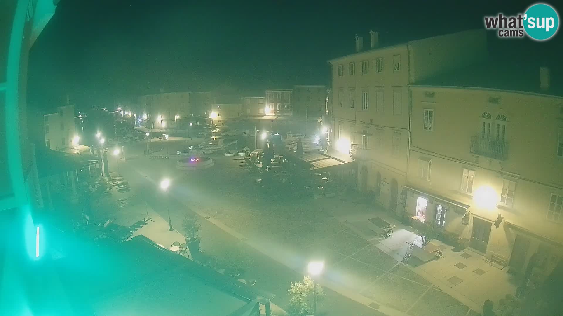 Cámara en vivo ciudad de Cres – plaza principal y “mandrač” – isla de Cres – Croacia