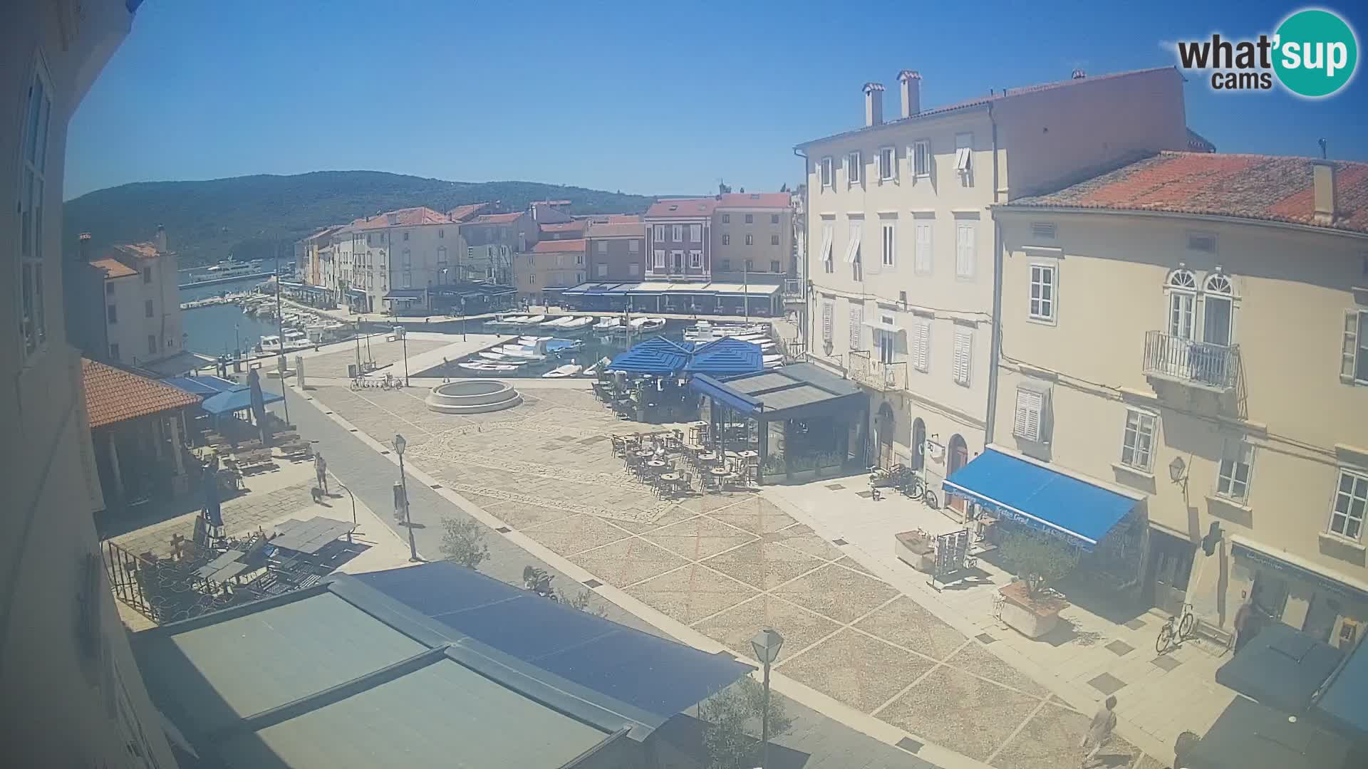 LIVE cam Cres city – place principale et “mandrač” – île de Cres – Croatie