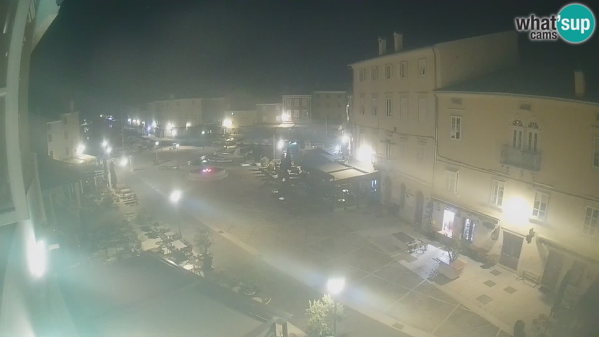 Cámara en vivo ciudad de Cres – plaza principal y “mandrač” – isla de Cres – Croacia