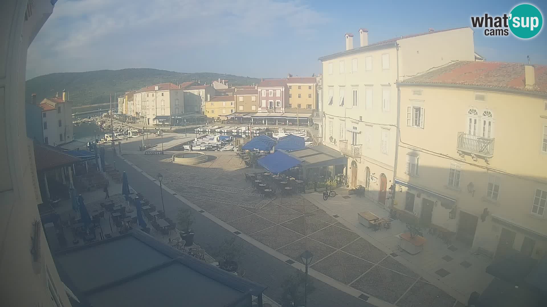 Cámara en vivo ciudad de Cres – plaza principal y “mandrač” – isla de Cres – Croacia