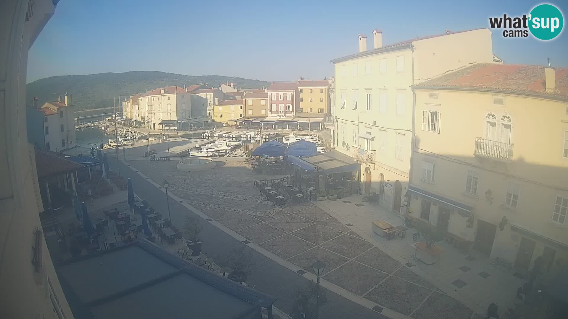 Cámara en vivo ciudad de Cres – plaza principal y “mandrač” – isla de Cres – Croacia