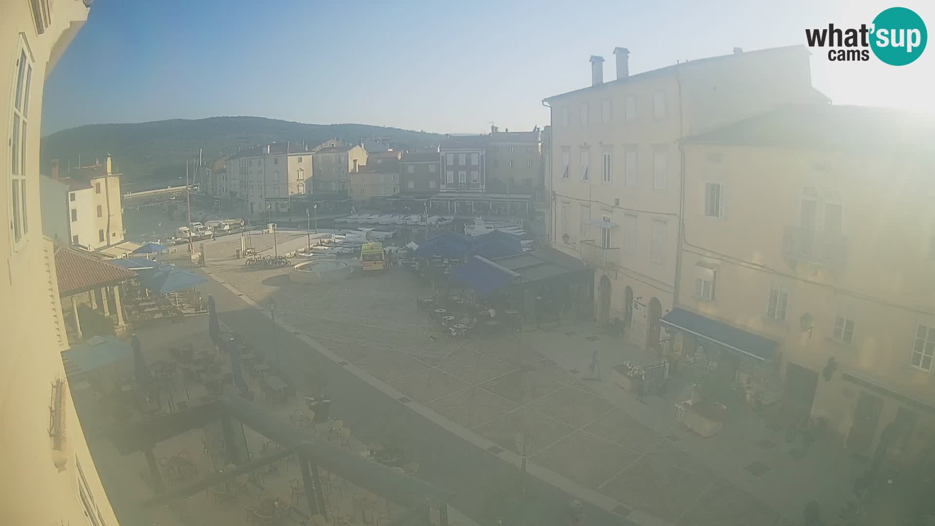 LIVE cam Cres city – place principale et “mandrač” – île de Cres – Croatie