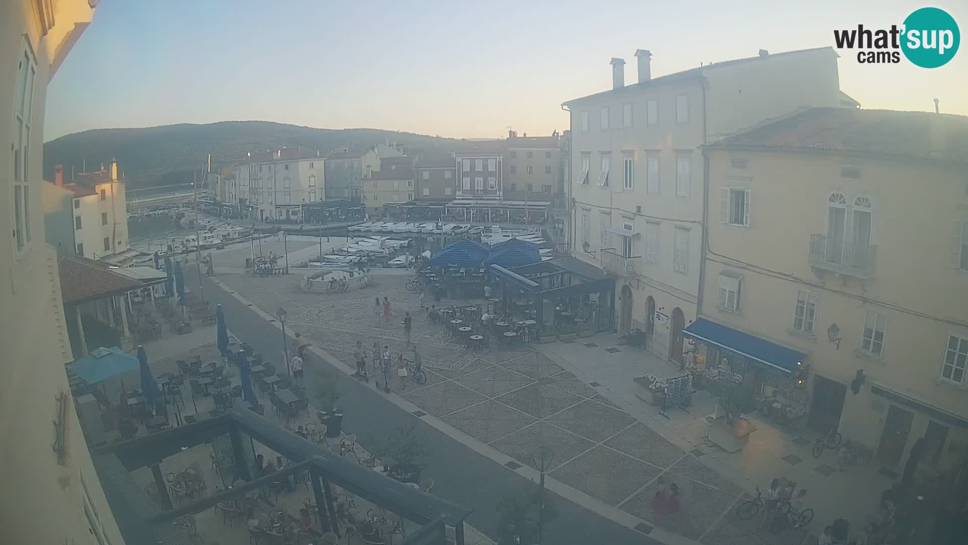 LIVE cam Cres city – place principale et “mandrač” – île de Cres – Croatie