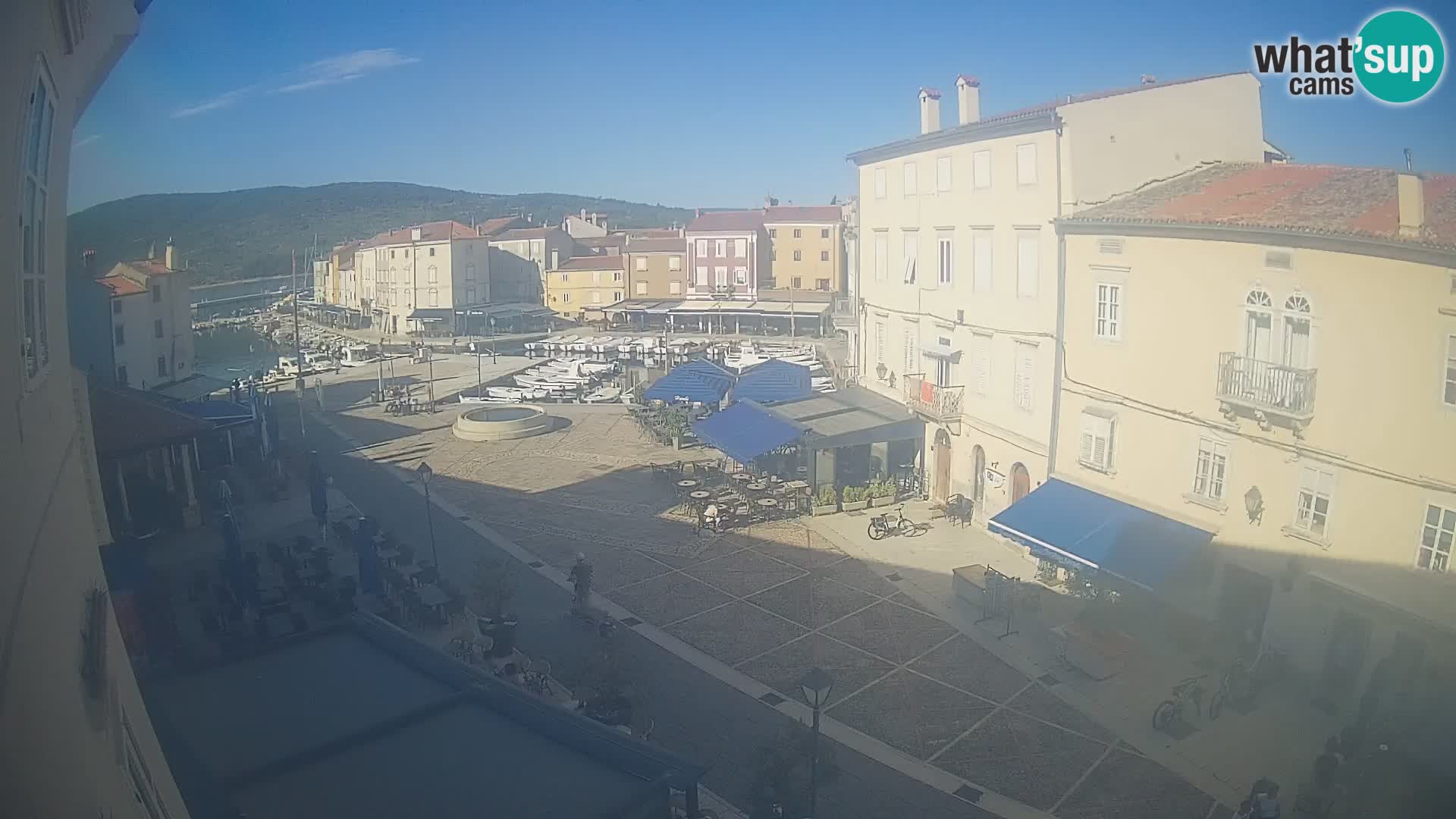 LIVE cam Cres city – place principale et “mandrač” – île de Cres – Croatie