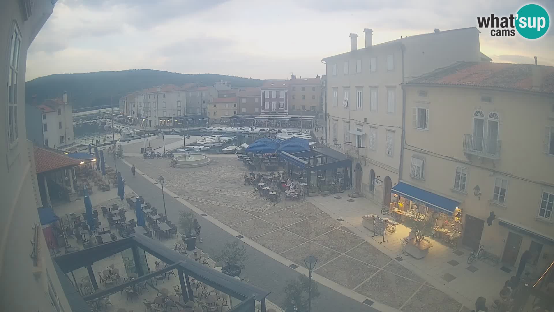 LIVE cam Cres Stadt – Hauptplatz und “mandrač” – Cres Insel – Kroatien