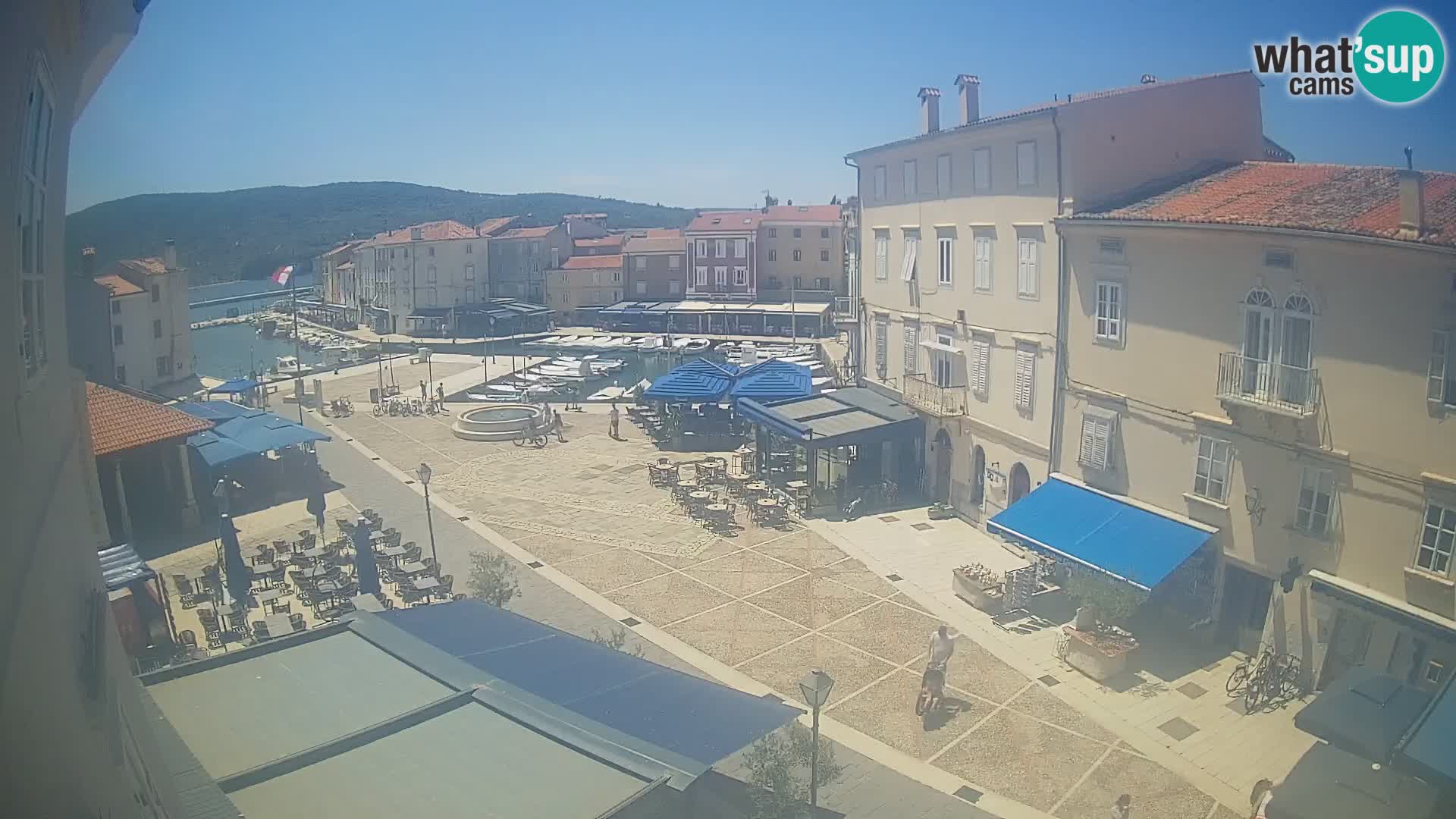 LIVE cam Cres city – place principale et “mandrač” – île de Cres – Croatie