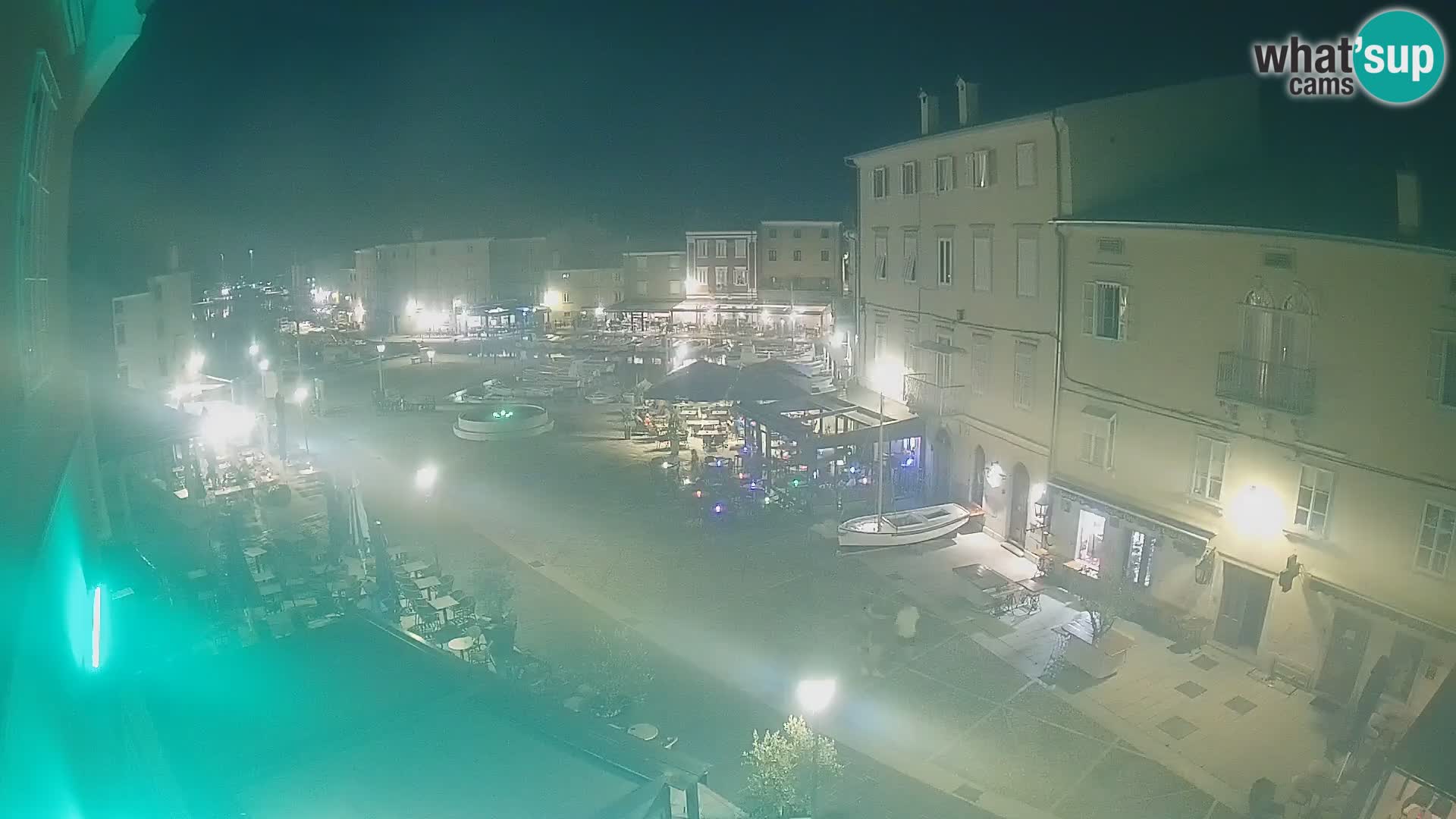 Cámara en vivo ciudad de Cres – plaza principal y “mandrač” – isla de Cres – Croacia