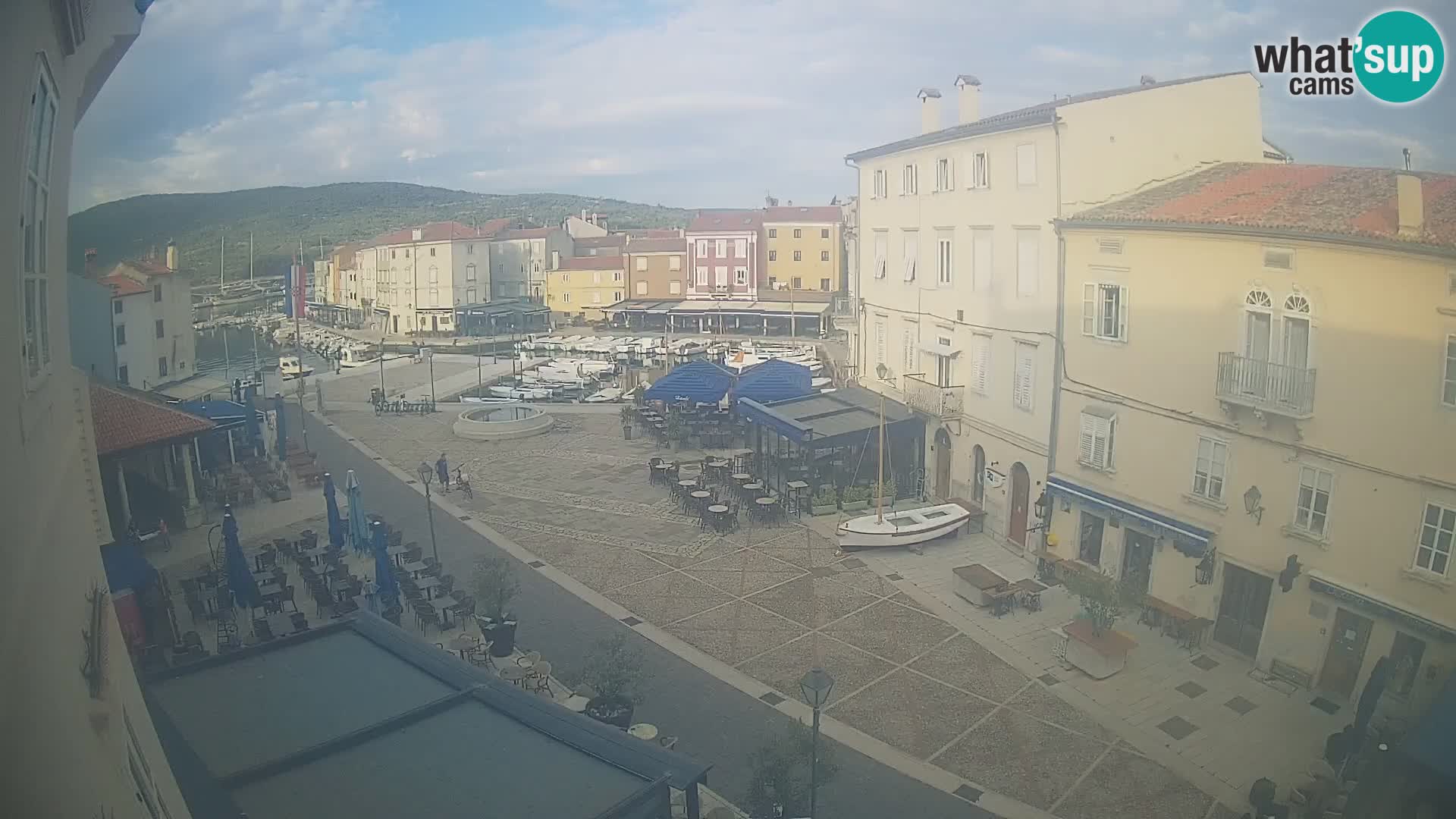 Cámara en vivo ciudad de Cres – plaza principal y “mandrač” – isla de Cres – Croacia