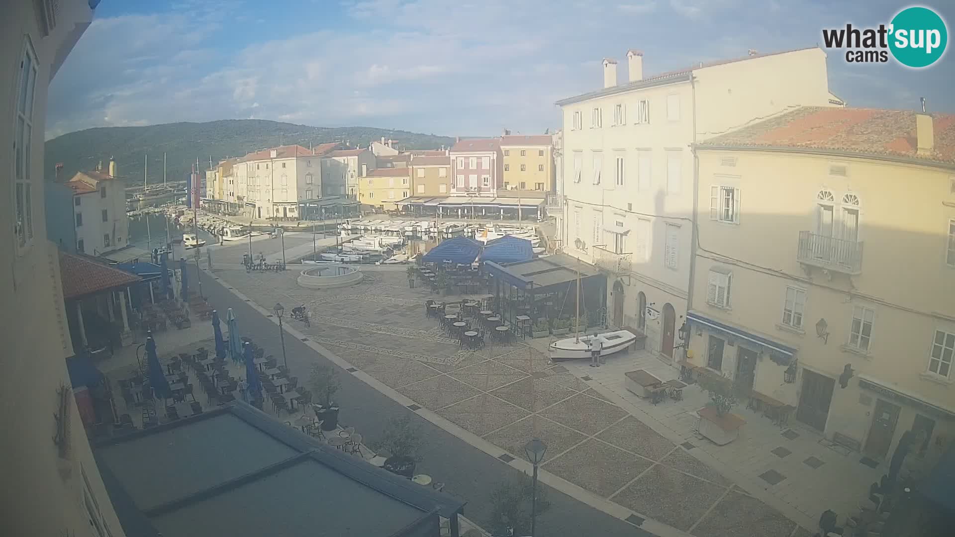 LIVE cam Cres city – place principale et “mandrač” – île de Cres – Croatie