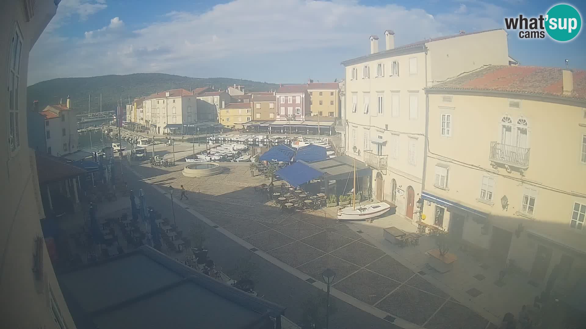 Cámara en vivo ciudad de Cres – plaza principal y “mandrač” – isla de Cres – Croacia