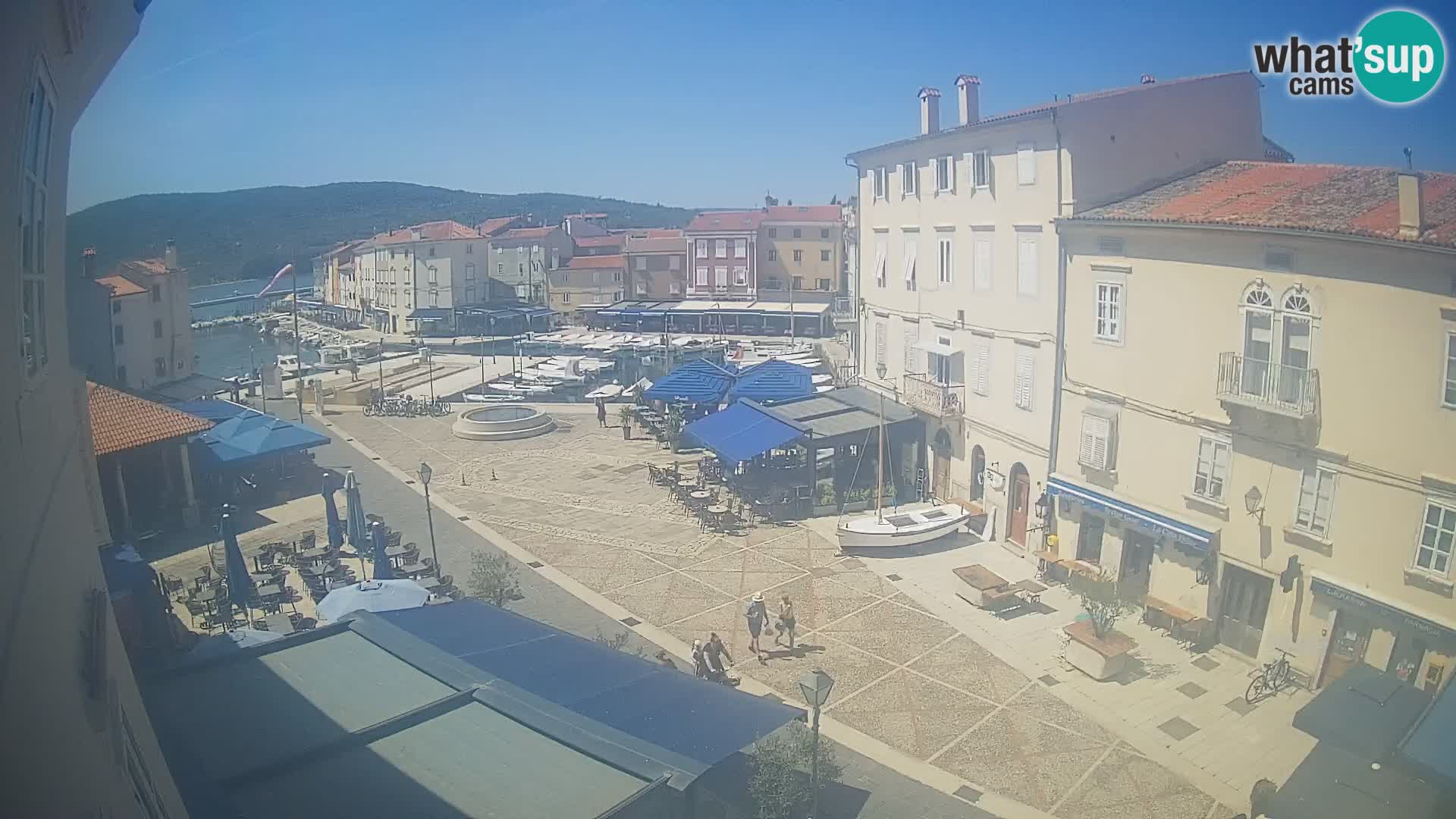 Web kamera Grad Cres – glavni trg i “mandrač” – otok Cres