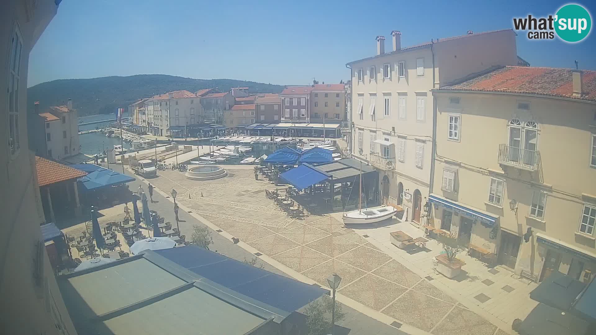 LIVE cam Cres city – place principale et “mandrač” – île de Cres – Croatie