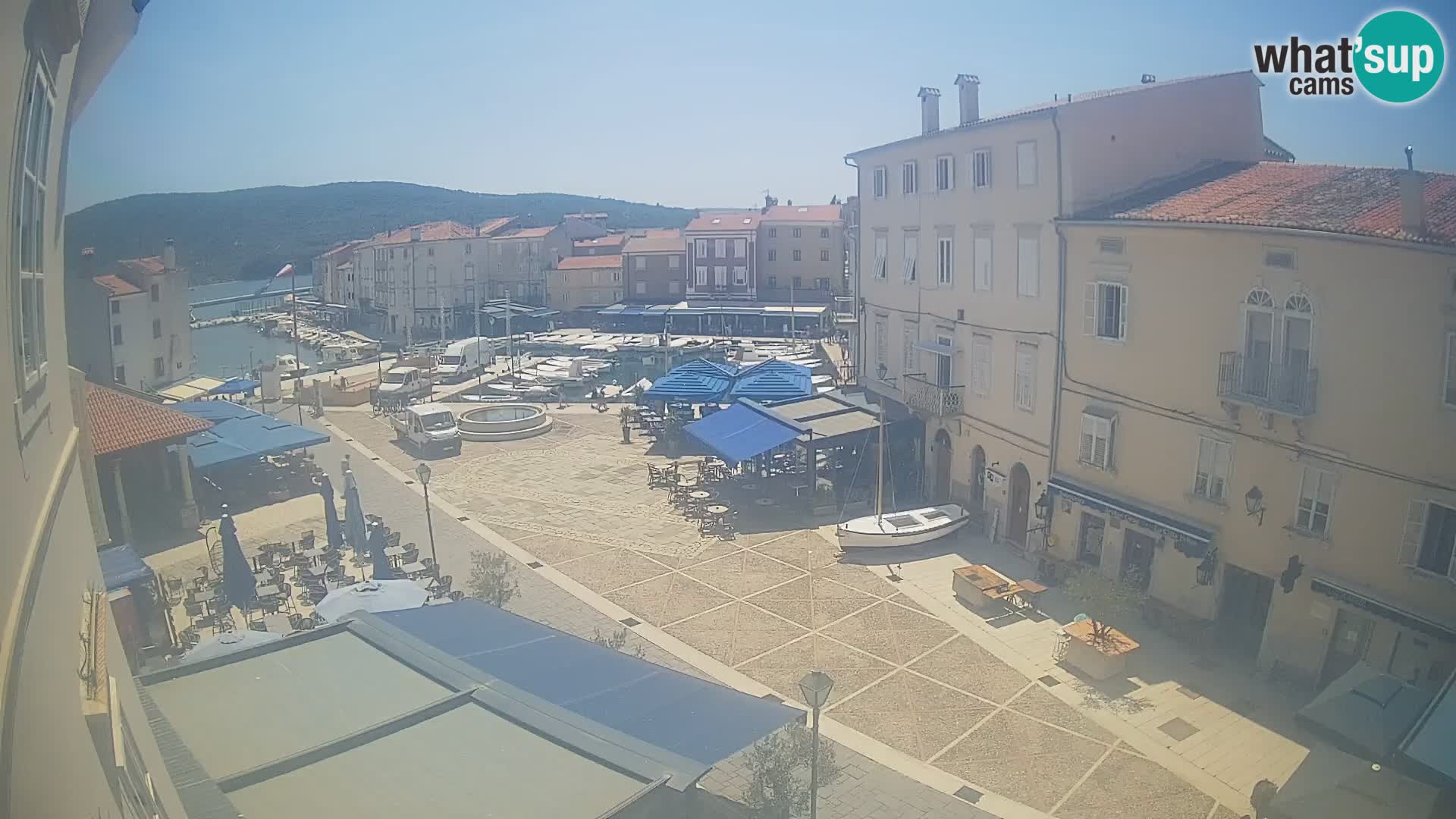 Cámara en vivo ciudad de Cres – plaza principal y “mandrač” – isla de Cres – Croacia