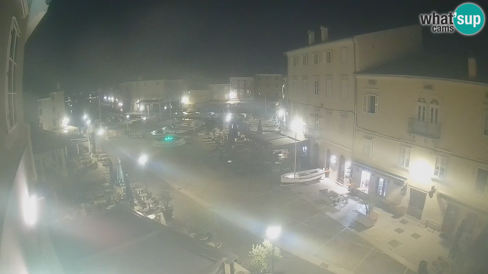 Cámara en vivo ciudad de Cres – plaza principal y “mandrač” – isla de Cres – Croacia