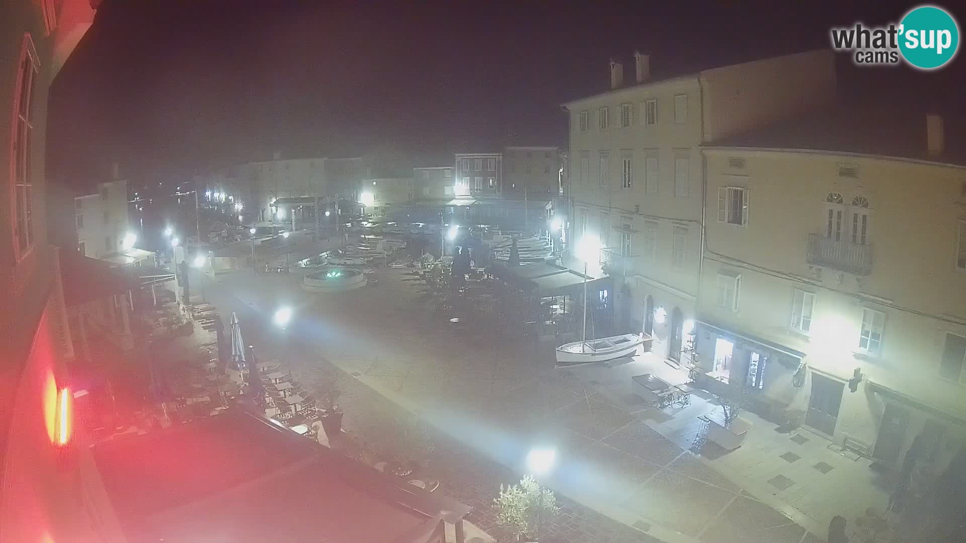 Cámara en vivo ciudad de Cres – plaza principal y “mandrač” – isla de Cres – Croacia