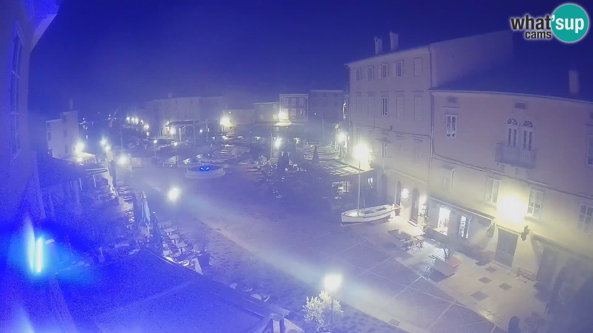 Cámara en vivo ciudad de Cres – plaza principal y “mandrač” – isla de Cres – Croacia