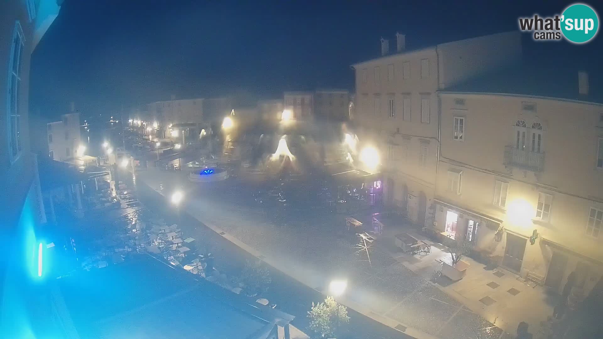 Web kamera Grad Cres – glavni trg i “mandrač” – otok Cres