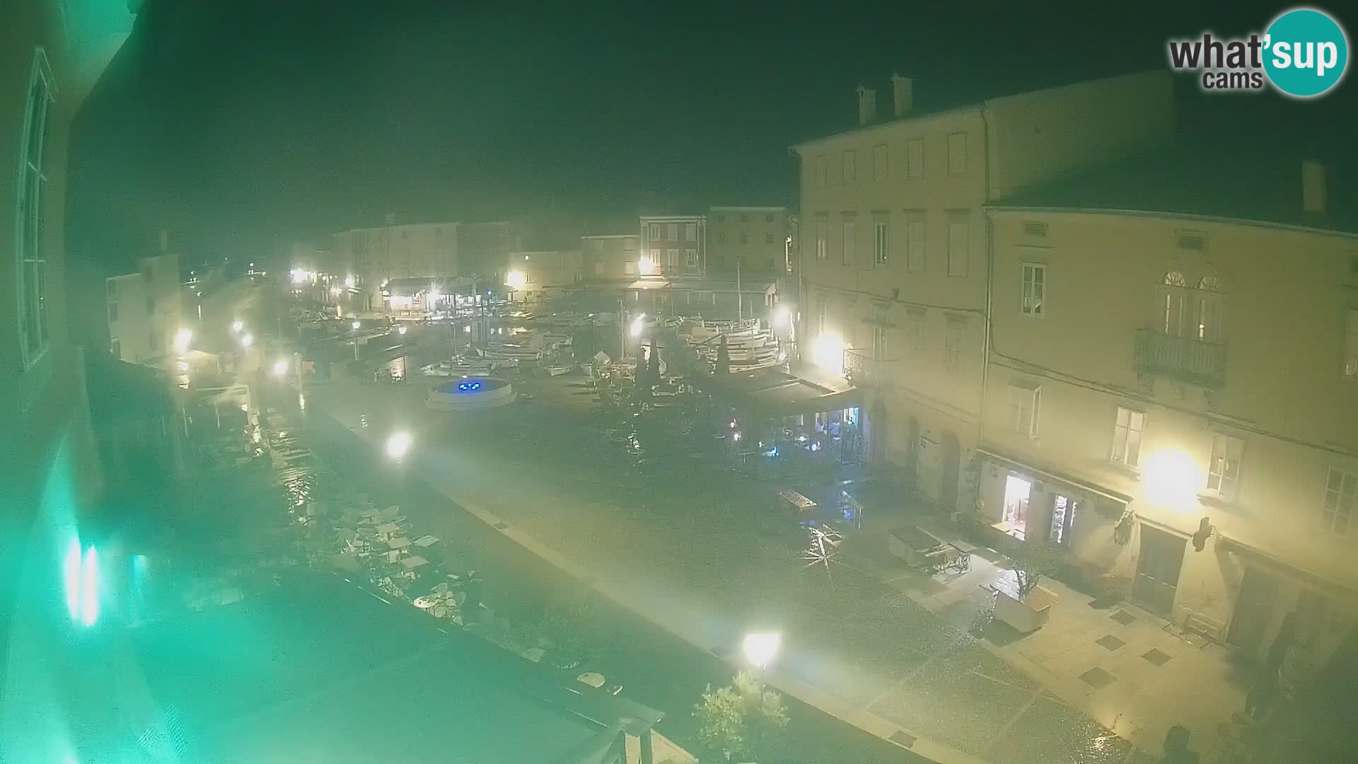 Cámara en vivo ciudad de Cres – plaza principal y “mandrač” – isla de Cres – Croacia