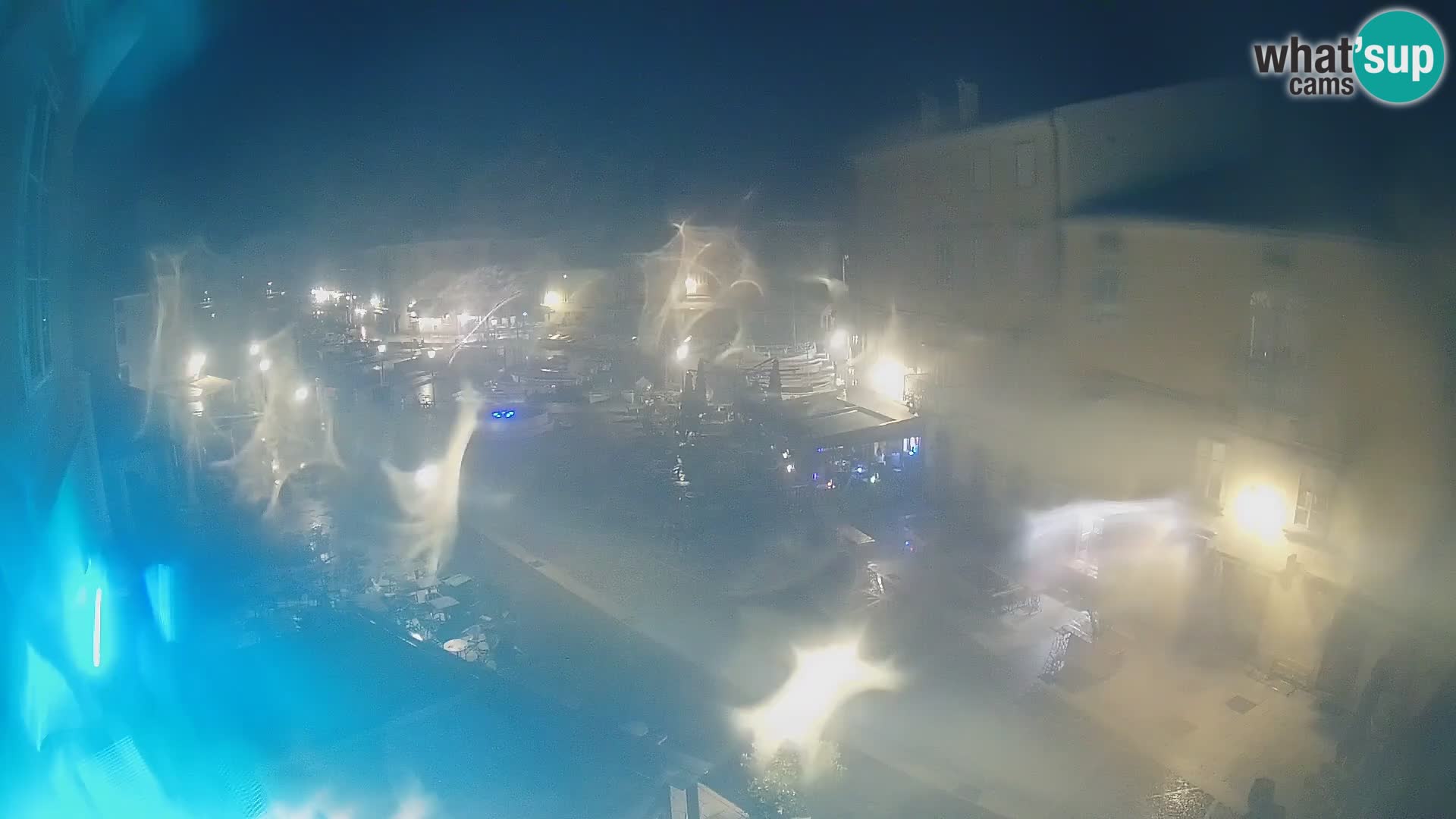 V ŽIVO spletna kamera Cres mesto – glavni trg in “mandrač” – otok Cres – Hrvaška