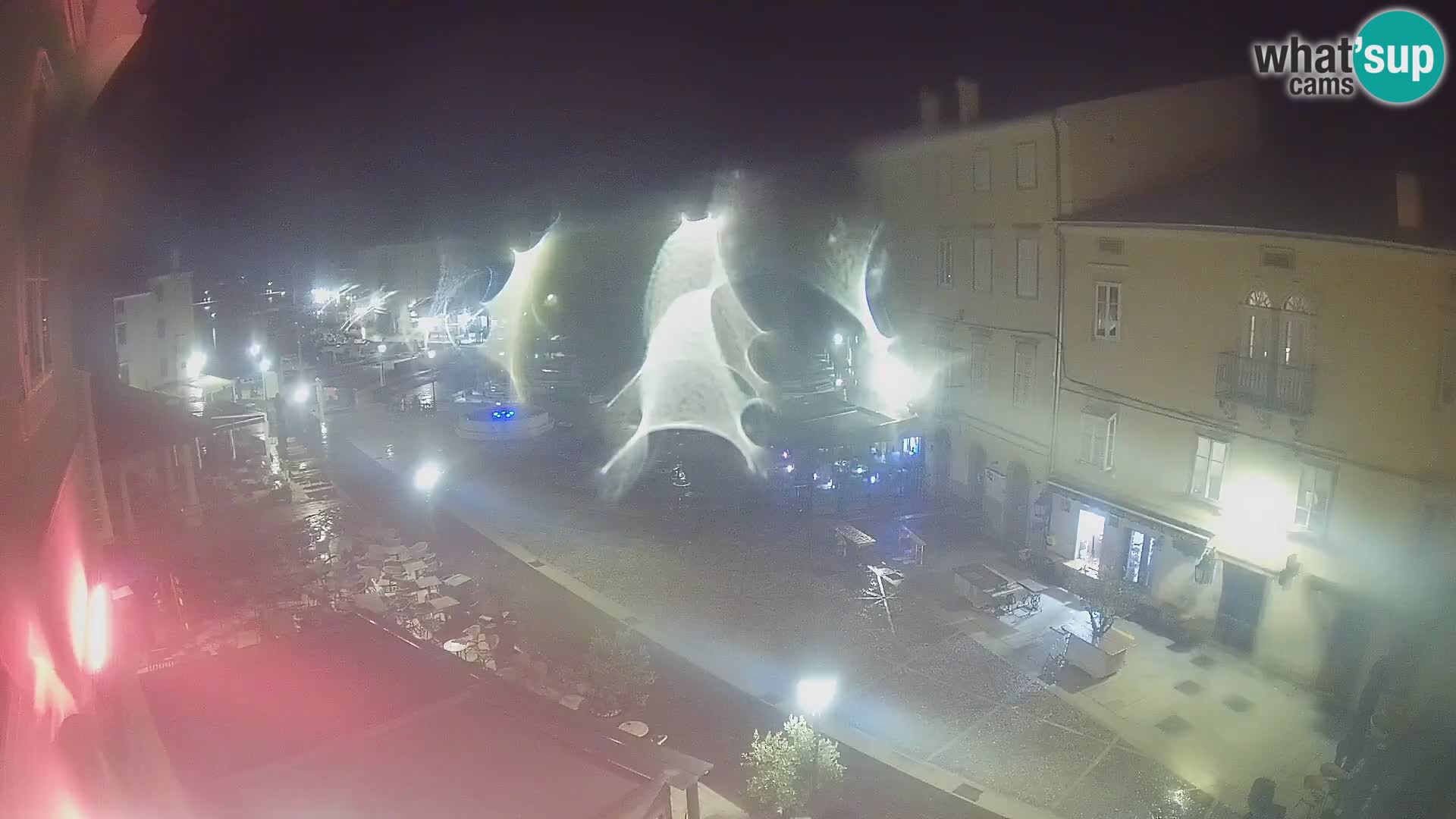 Web kamera Grad Cres – glavni trg i “mandrač” – otok Cres