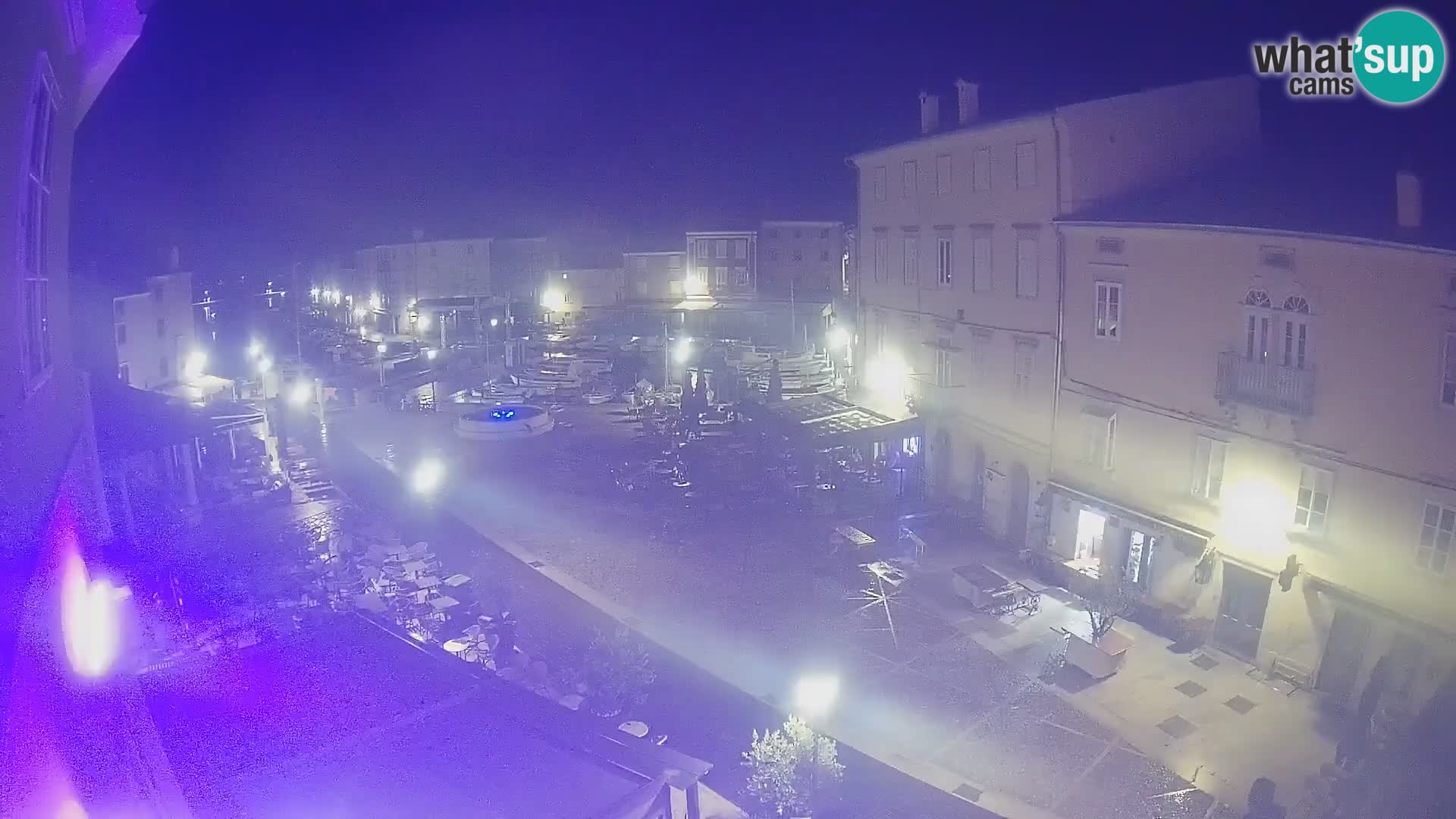 Cámara en vivo ciudad de Cres – plaza principal y “mandrač” – isla de Cres – Croacia