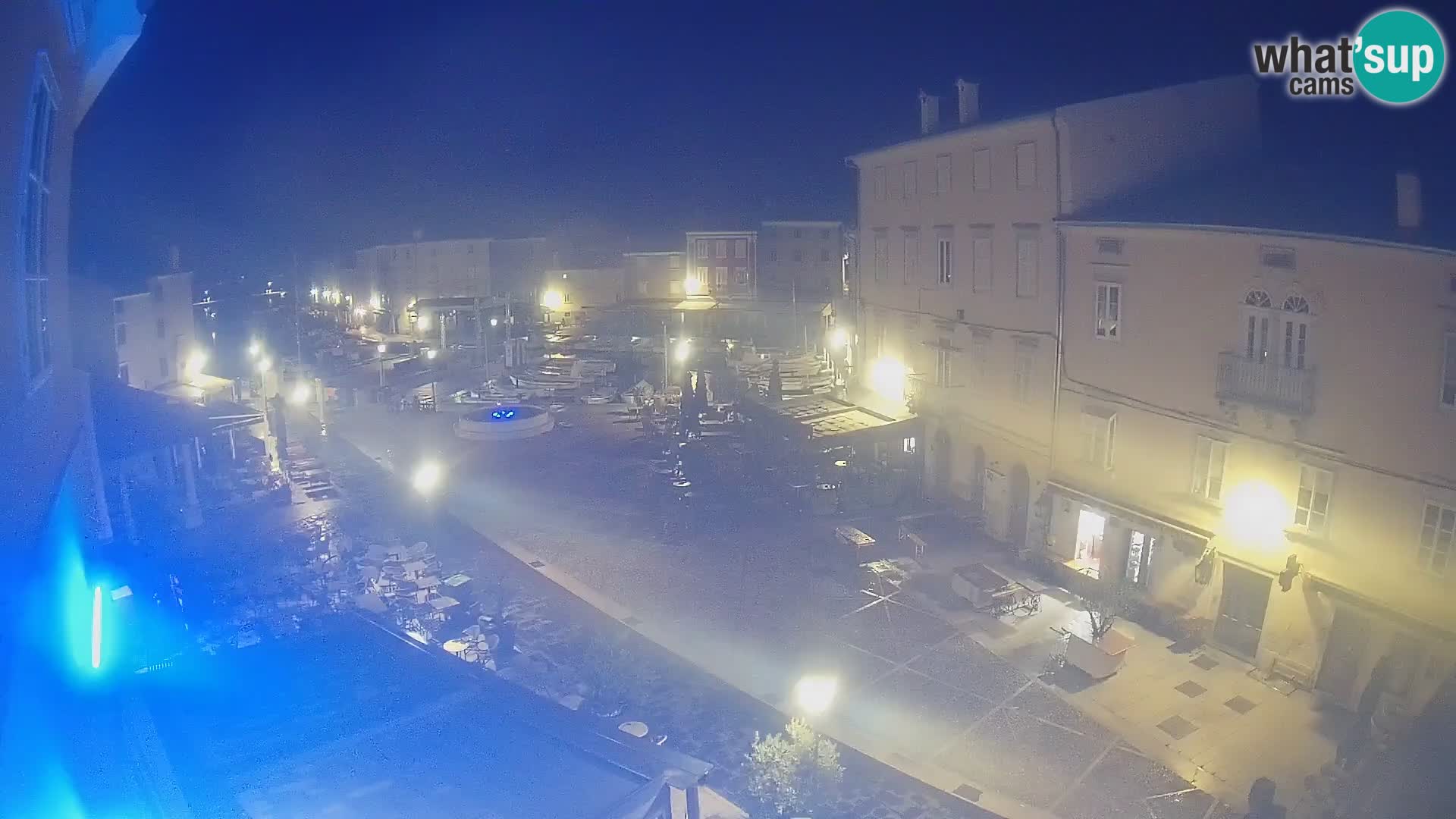 Web kamera Grad Cres – glavni trg i “mandrač” – otok Cres