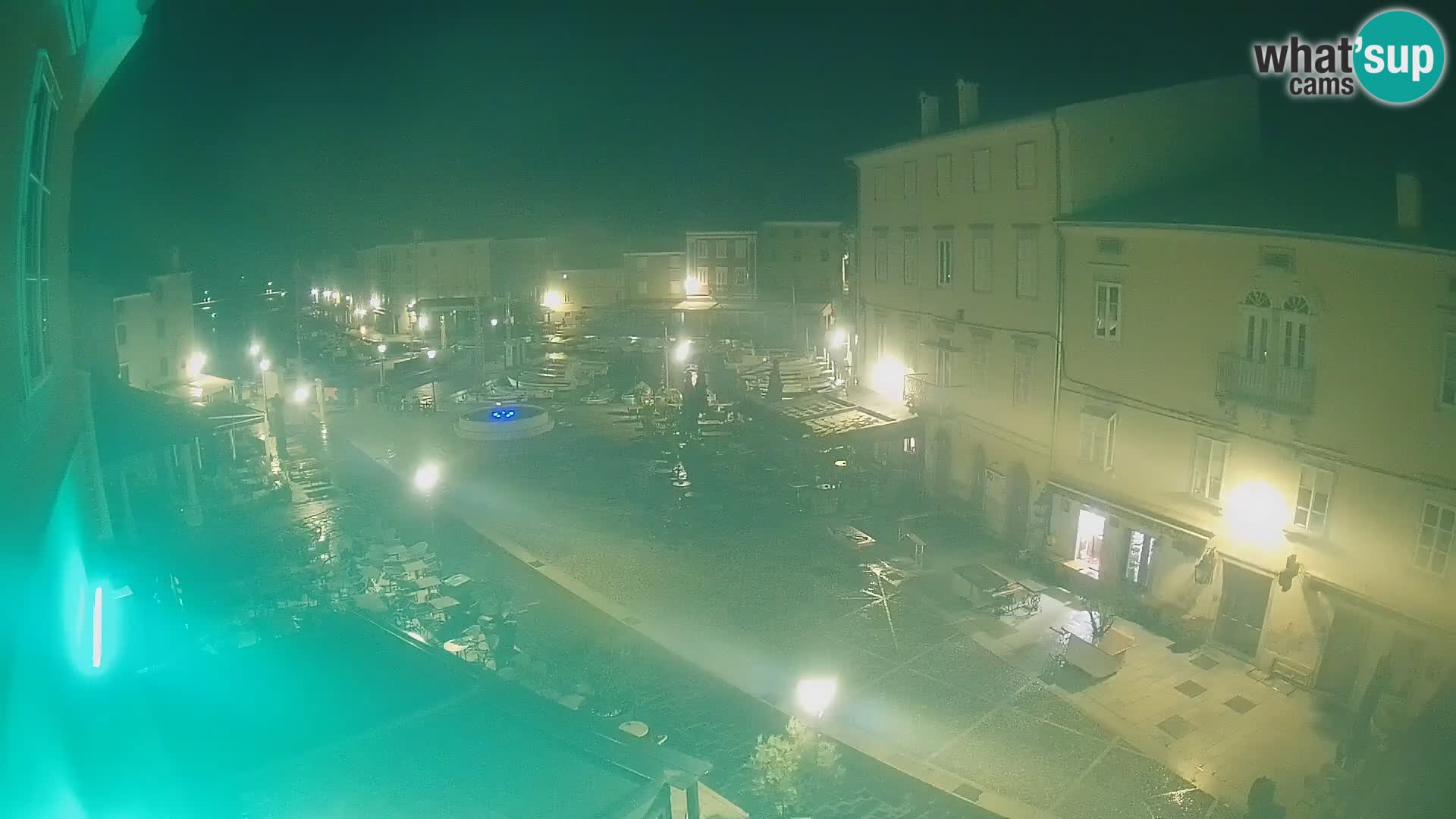 LIVE cam Cres city – place principale et “mandrač” – île de Cres – Croatie