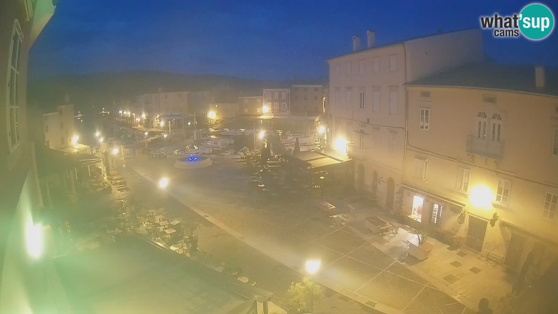 LIVE cam Cres city – place principale et “mandrač” – île de Cres – Croatie