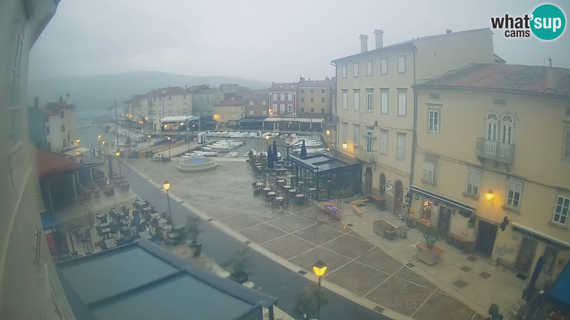 LIVE cam Cres city – place principale et “mandrač” – île de Cres – Croatie