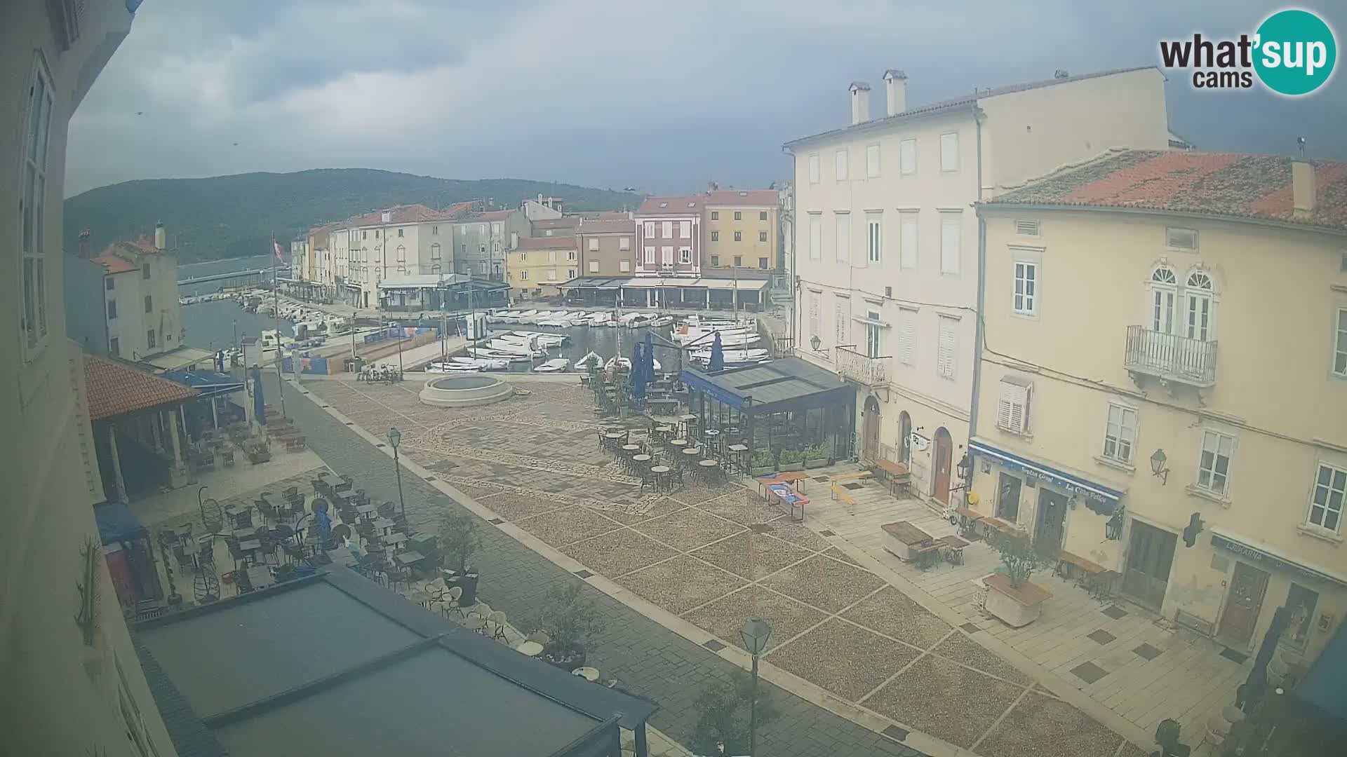 LIVE cam Cres city – place principale et “mandrač” – île de Cres – Croatie
