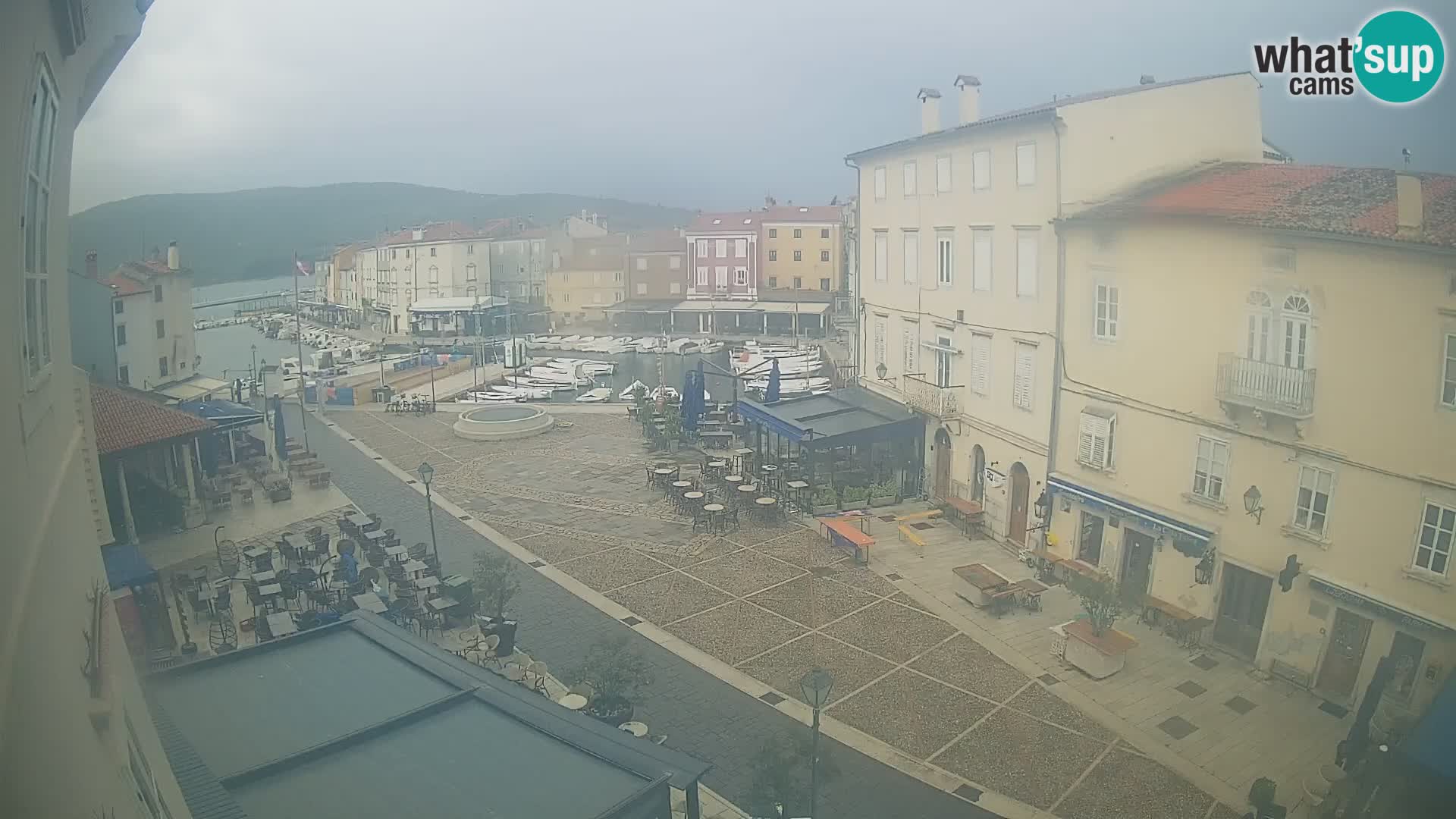 LIVE cam Cres city – place principale et “mandrač” – île de Cres – Croatie