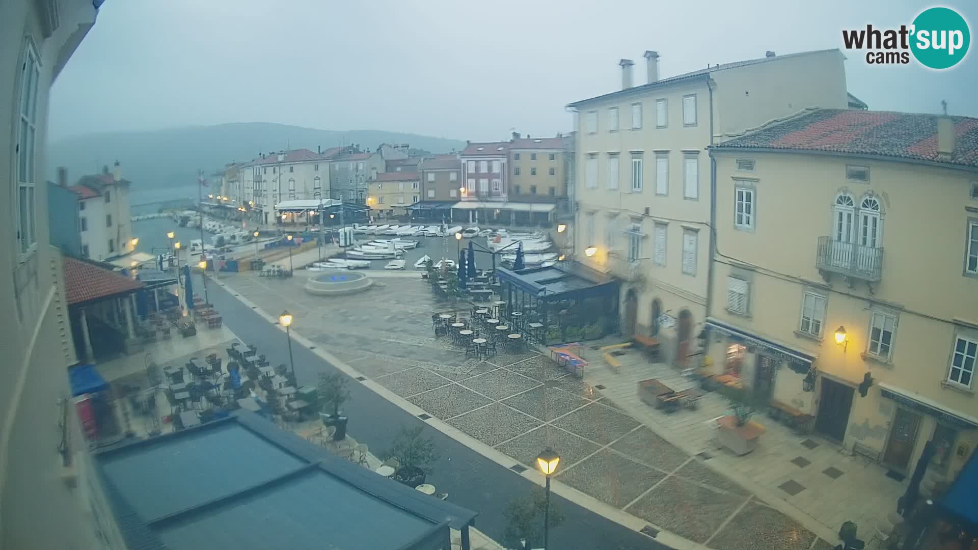 LIVE cam Cres city – place principale et “mandrač” – île de Cres – Croatie