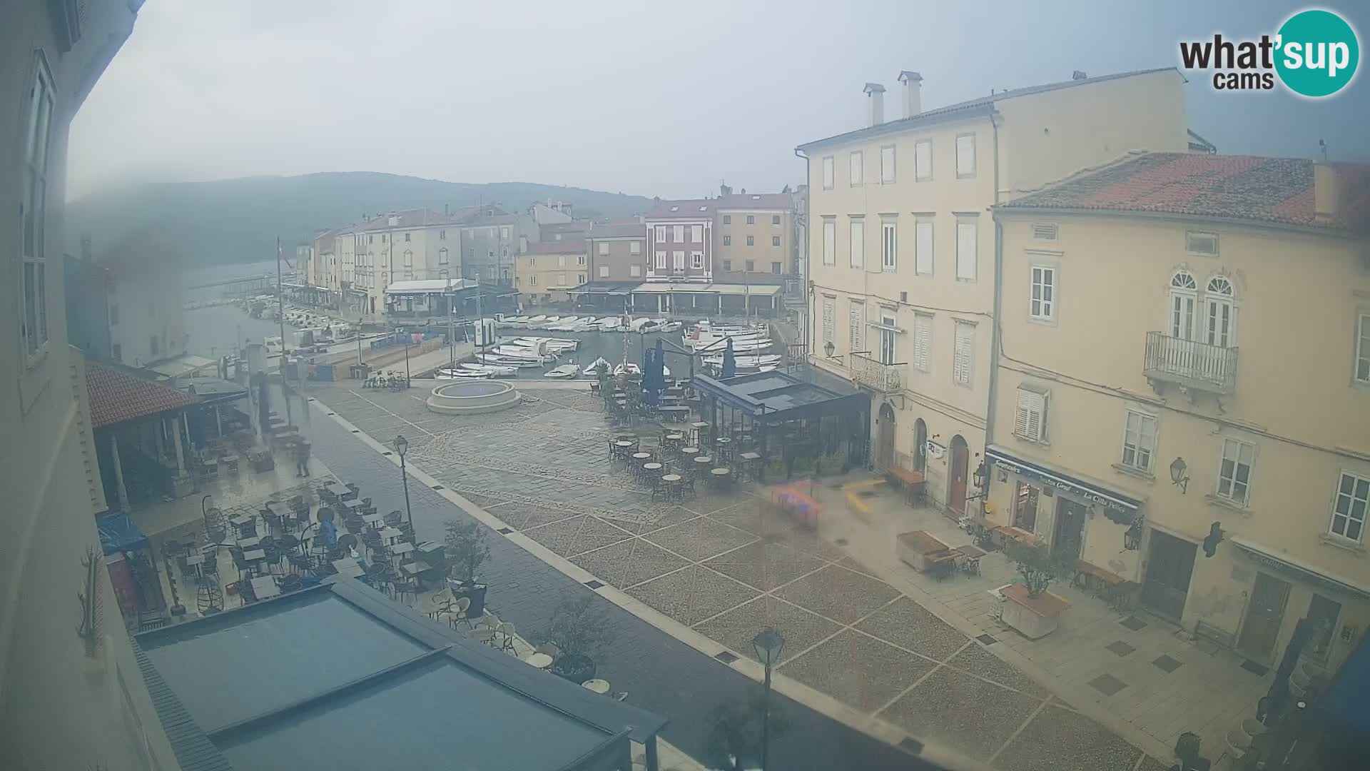LIVE cam Cres city – place principale et “mandrač” – île de Cres – Croatie