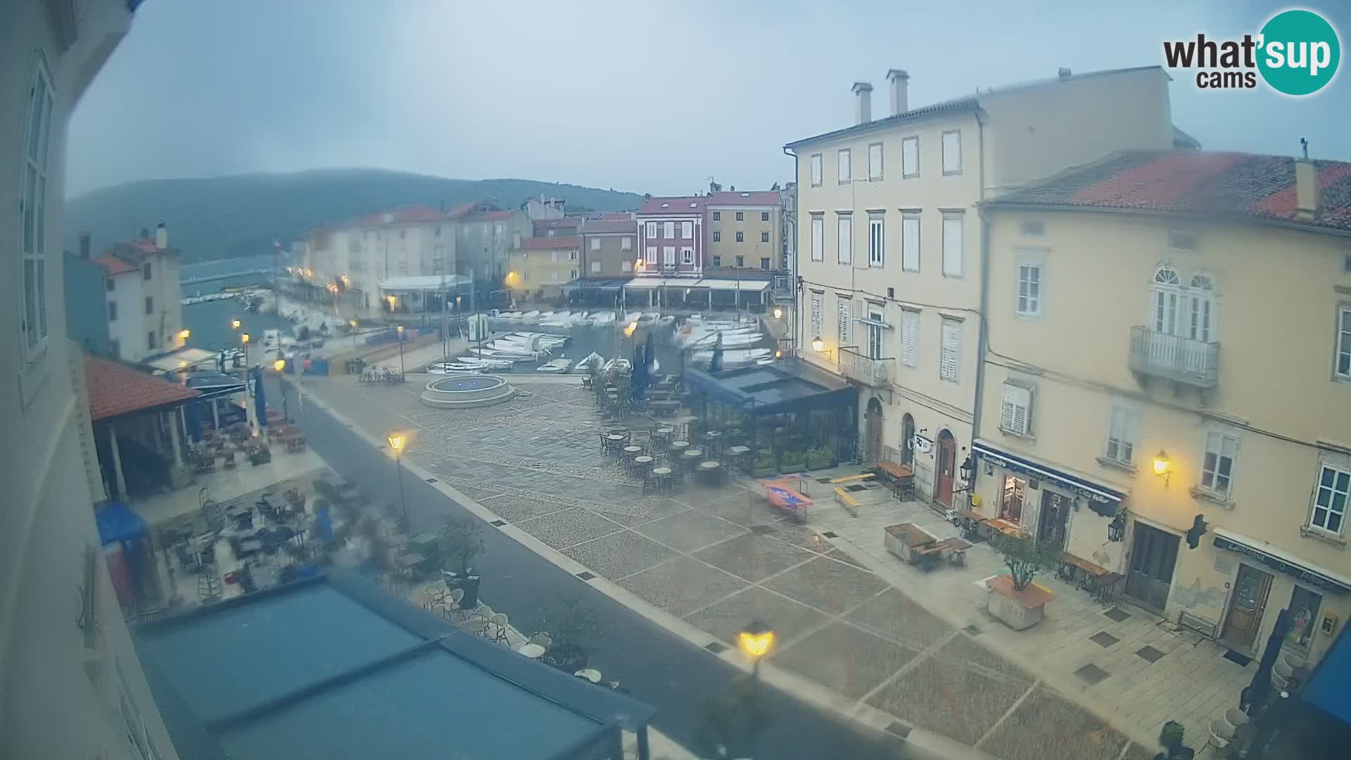 LIVE cam Cres city – place principale et “mandrač” – île de Cres – Croatie