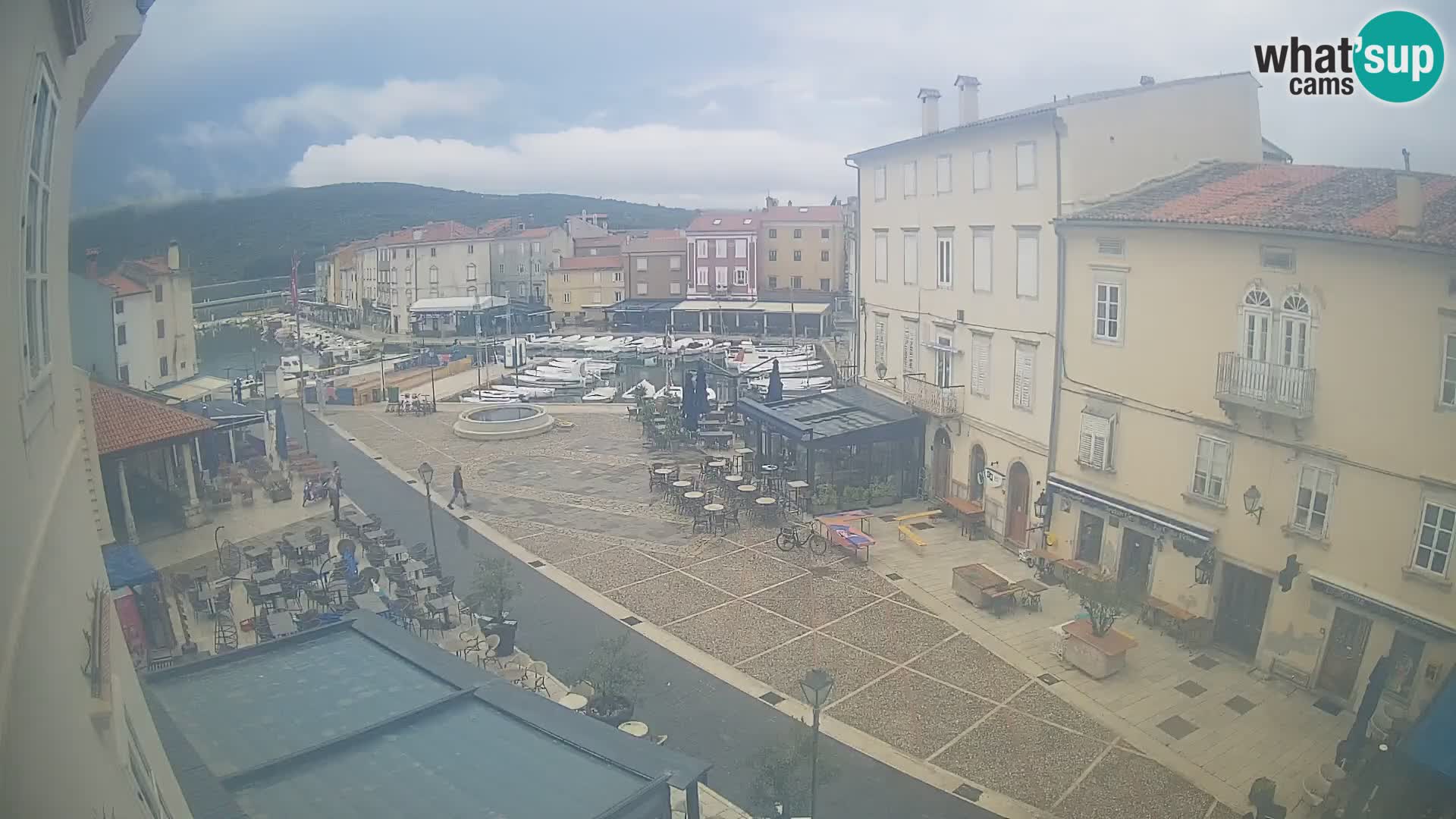 LIVE cam Cres city – place principale et “mandrač” – île de Cres – Croatie
