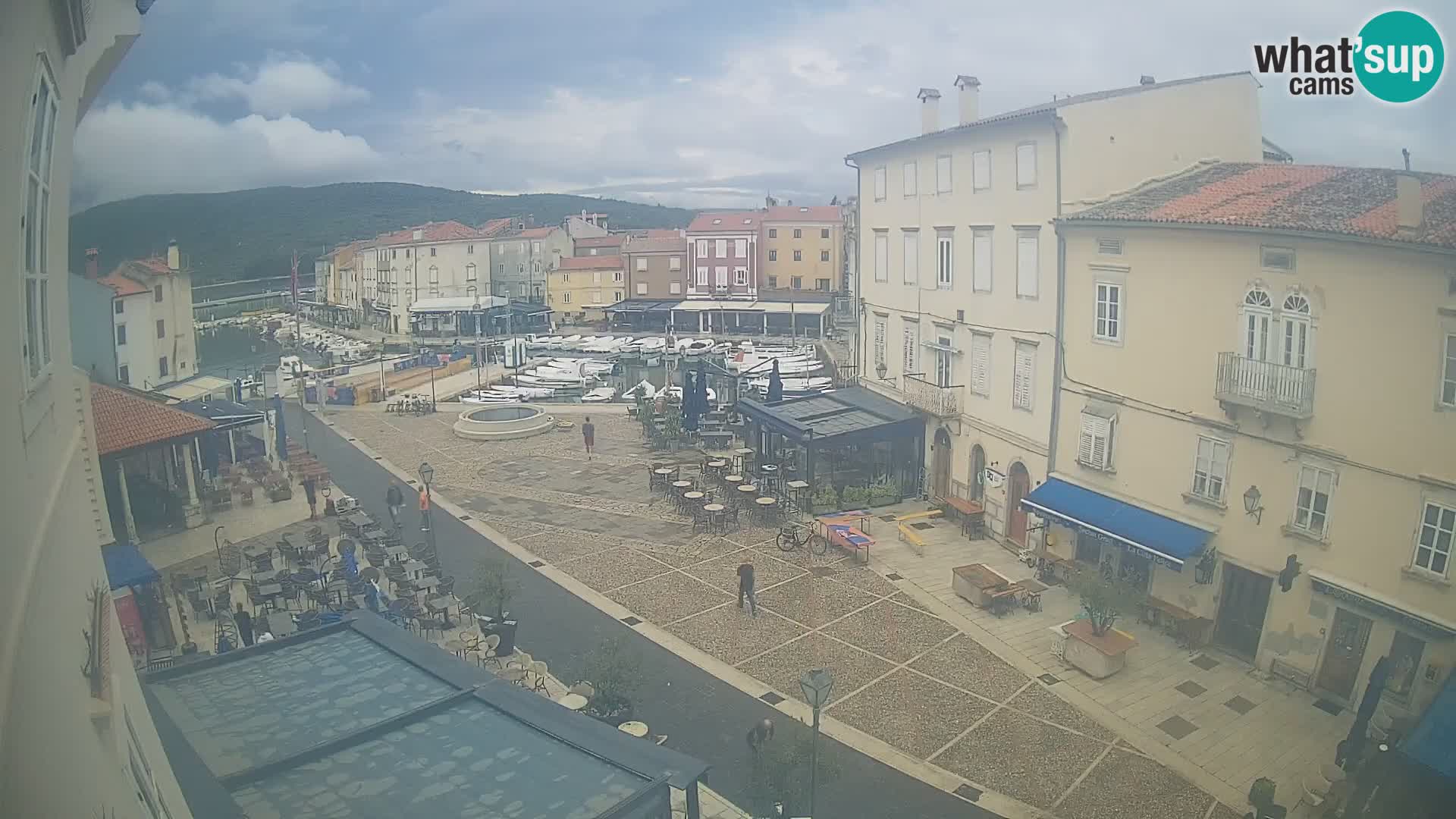 Cámara en vivo ciudad de Cres – plaza principal y “mandrač” – isla de Cres – Croacia