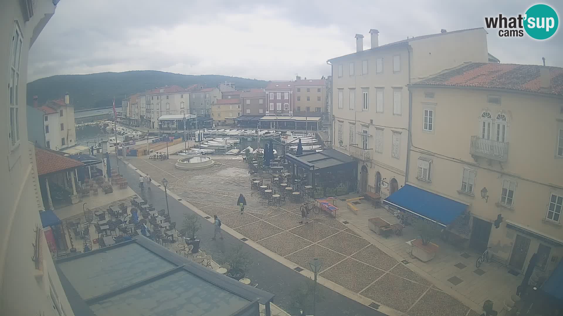 LIVE cam Cres city – place principale et “mandrač” – île de Cres – Croatie