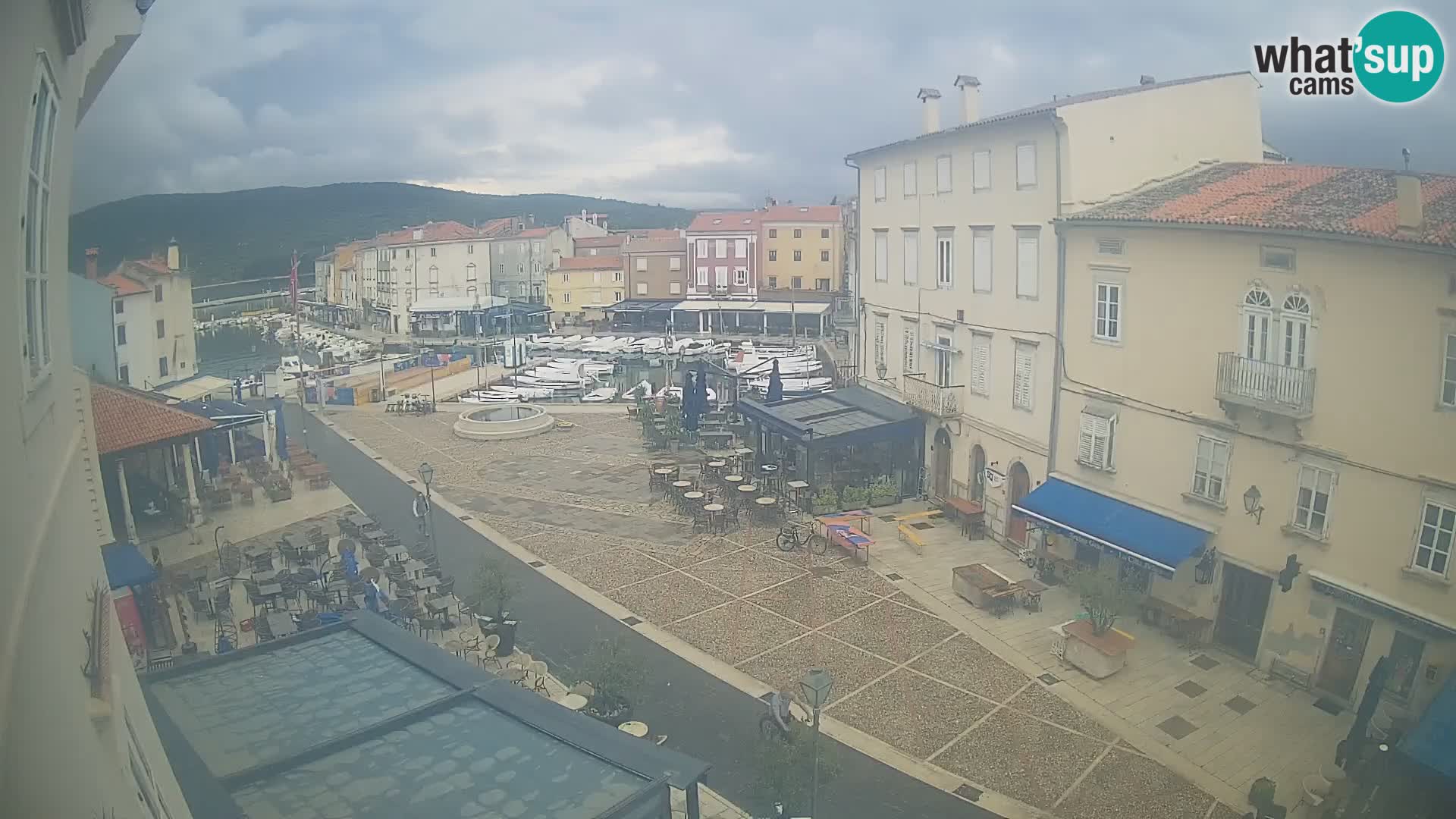 Cámara en vivo ciudad de Cres – plaza principal y “mandrač” – isla de Cres – Croacia