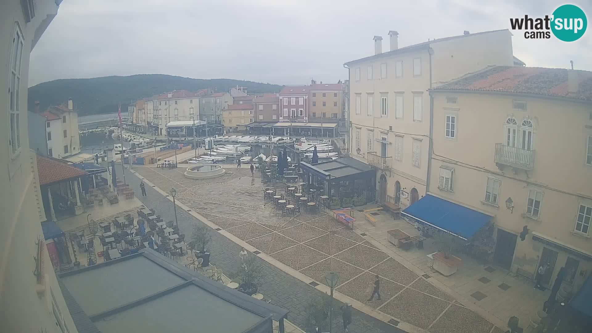 Cámara en vivo ciudad de Cres – plaza principal y “mandrač” – isla de Cres – Croacia
