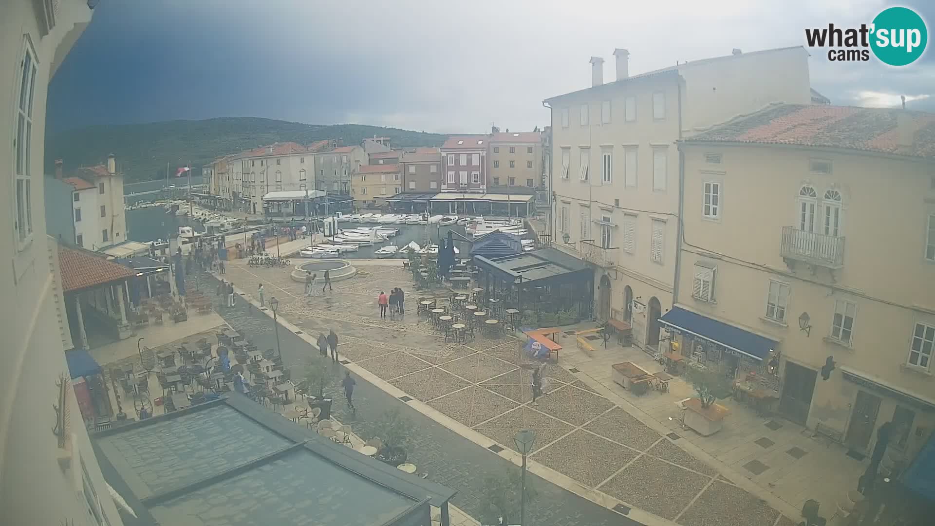 LIVE cam Cres Stadt – Hauptplatz und “mandrač” – Cres Insel – Kroatien