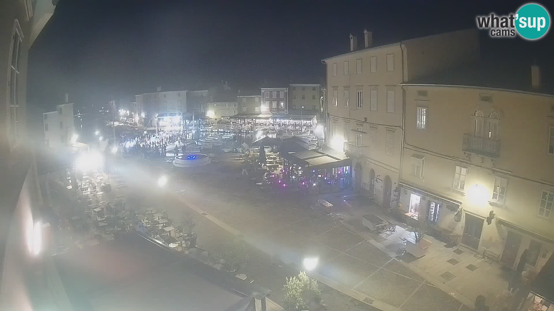 Kamera v ŽIVO Cres mesto – glavni trg in “mandrač” – otok Cres – Hrvaška