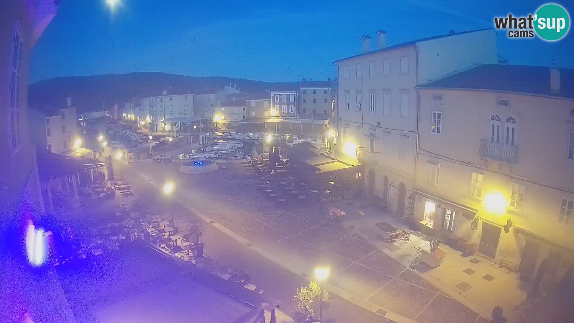 Cámara en vivo ciudad de Cres – plaza principal y “mandrač” – isla de Cres – Croacia