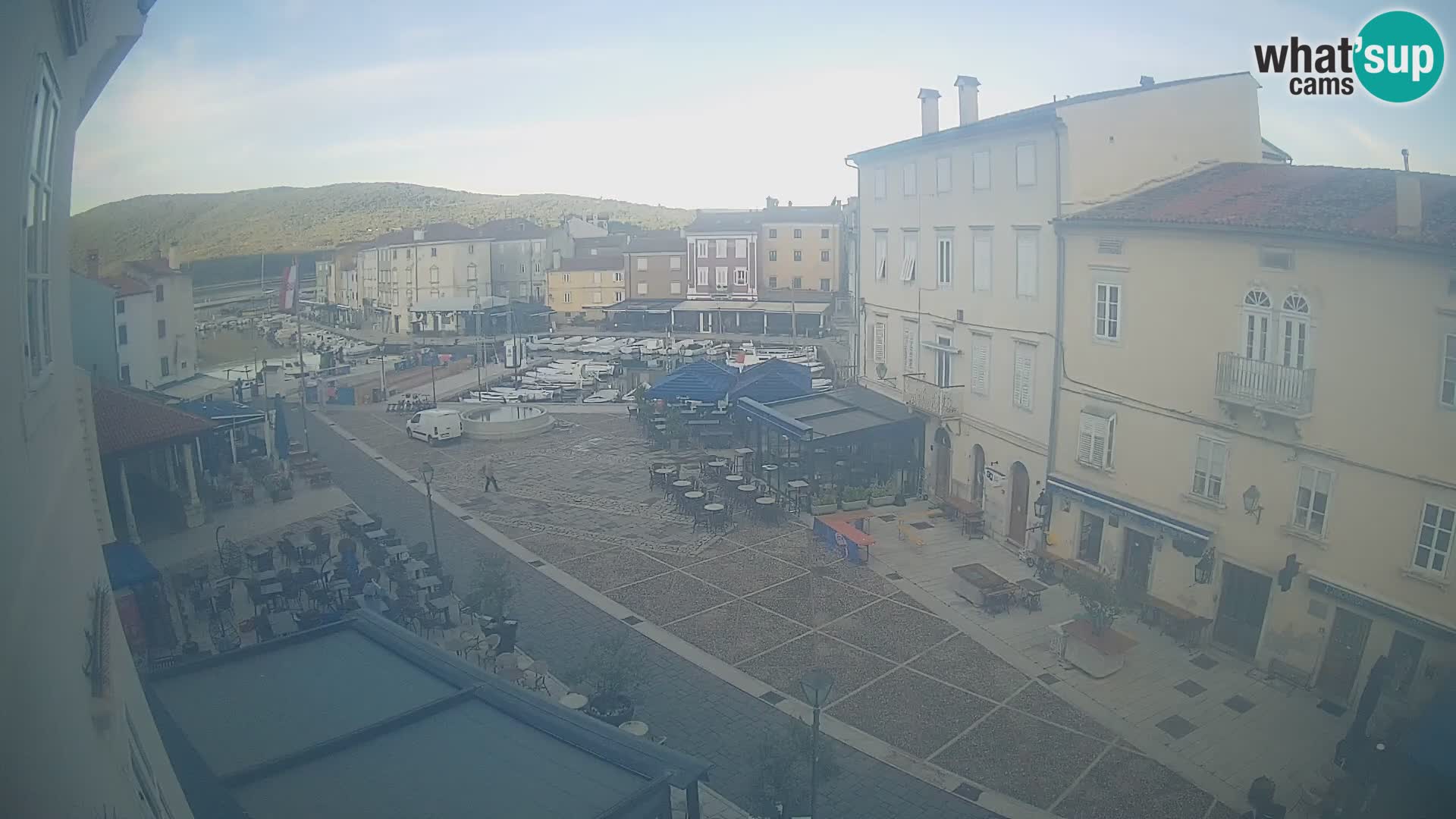 Cámara en vivo ciudad de Cres – plaza principal y “mandrač” – isla de Cres – Croacia