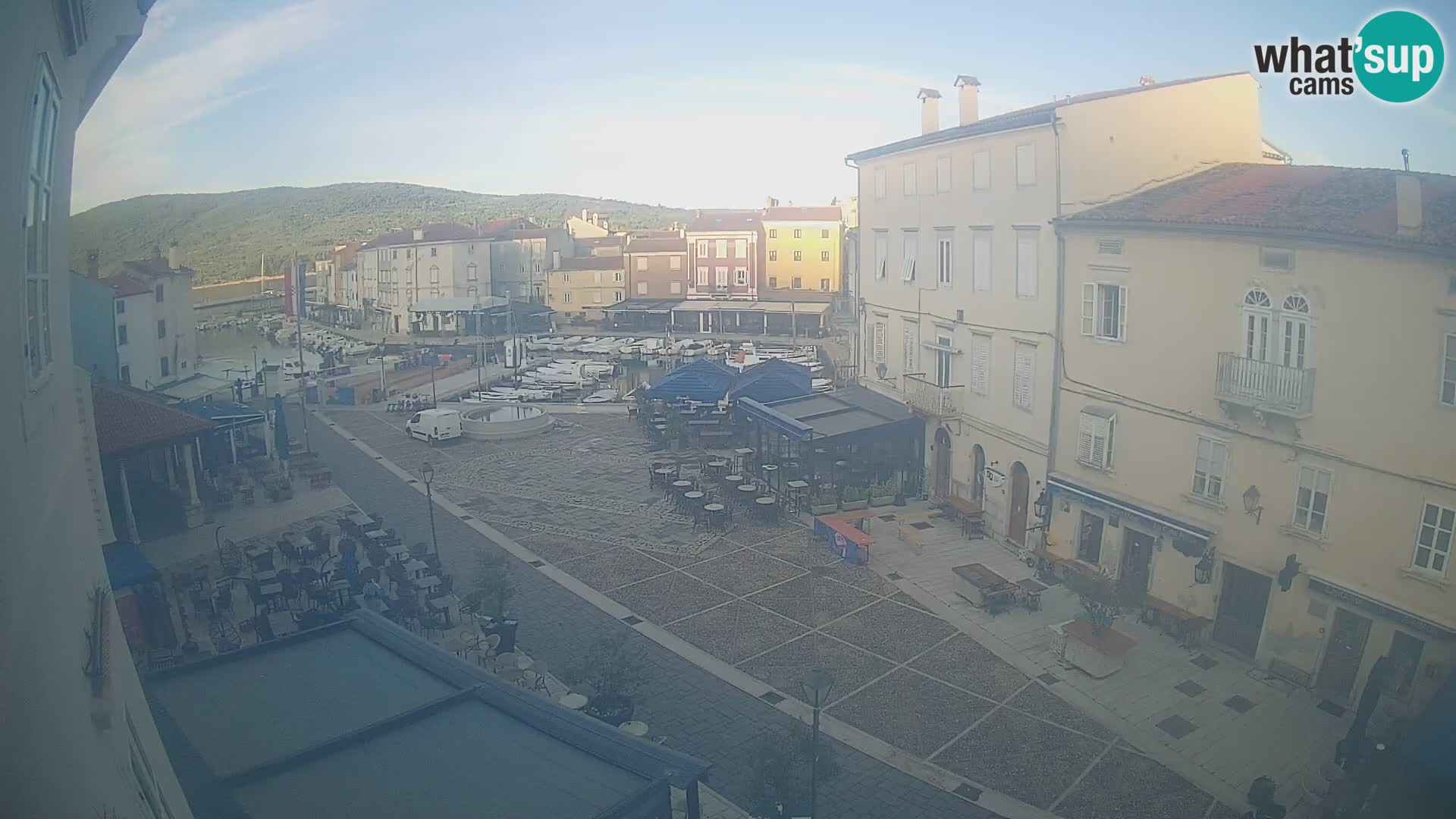 LIVE cam Cres city – place principale et “mandrač” – île de Cres – Croatie