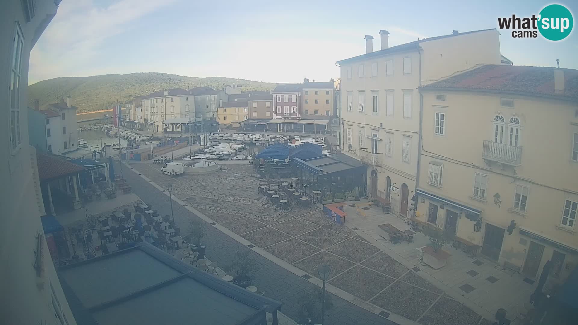 Cámara en vivo ciudad de Cres – plaza principal y “mandrač” – isla de Cres – Croacia